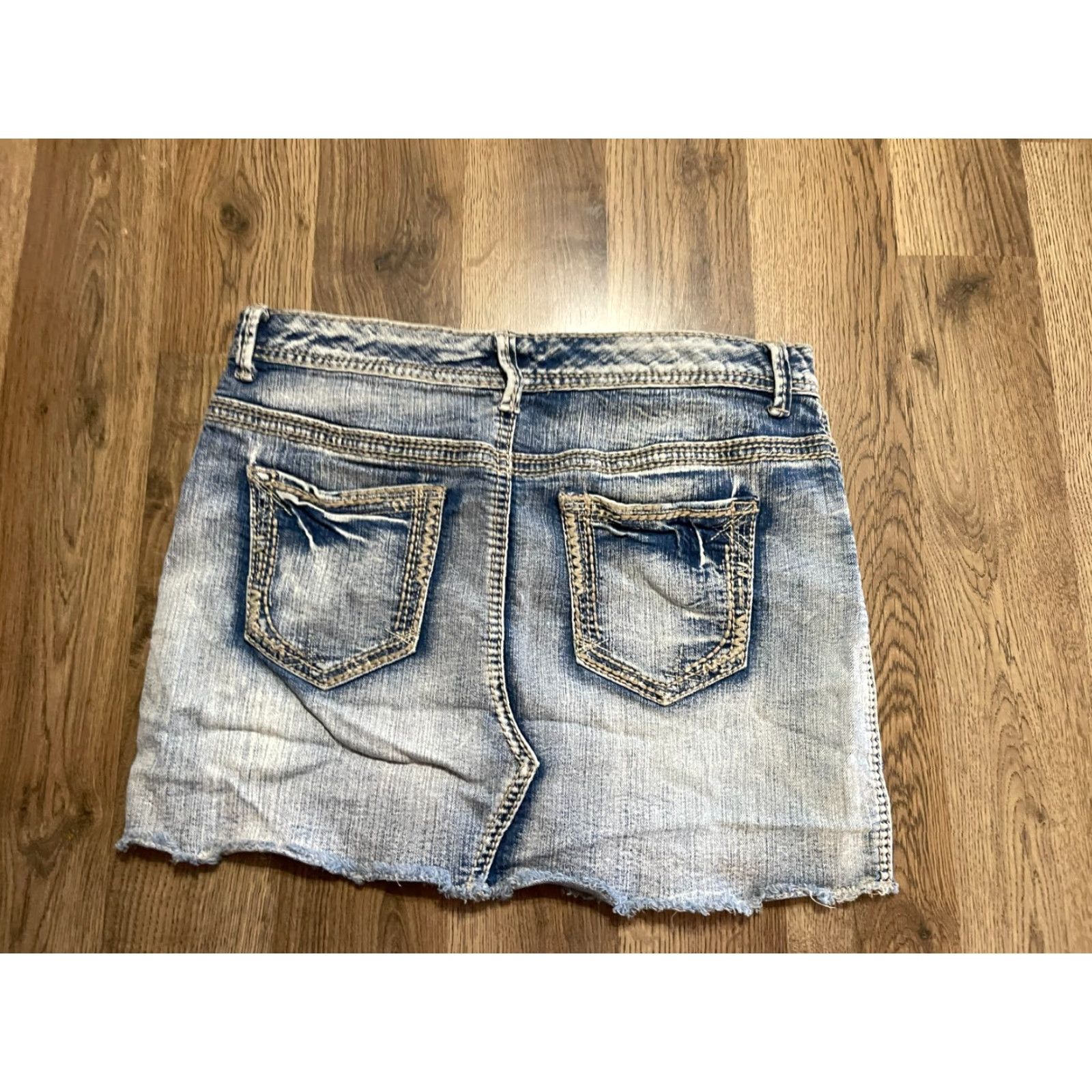 Vintage **Maurices Women's Size 7 Regular Mini Denim Skirt with Frayed Hem** User: Maurices Women's Size 7 Regular Mini Denim Skirt with Frayed Hem Size 28" / US 6 / IT 42 - 2 Thumbnail
