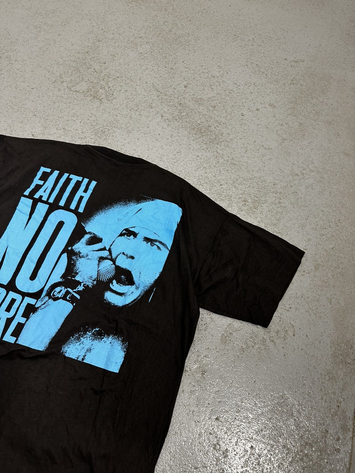 Band Tees Vintage Faith No More Rock T-Shirt Size US XL / EU 56 / 4 - 12 Thumbnail