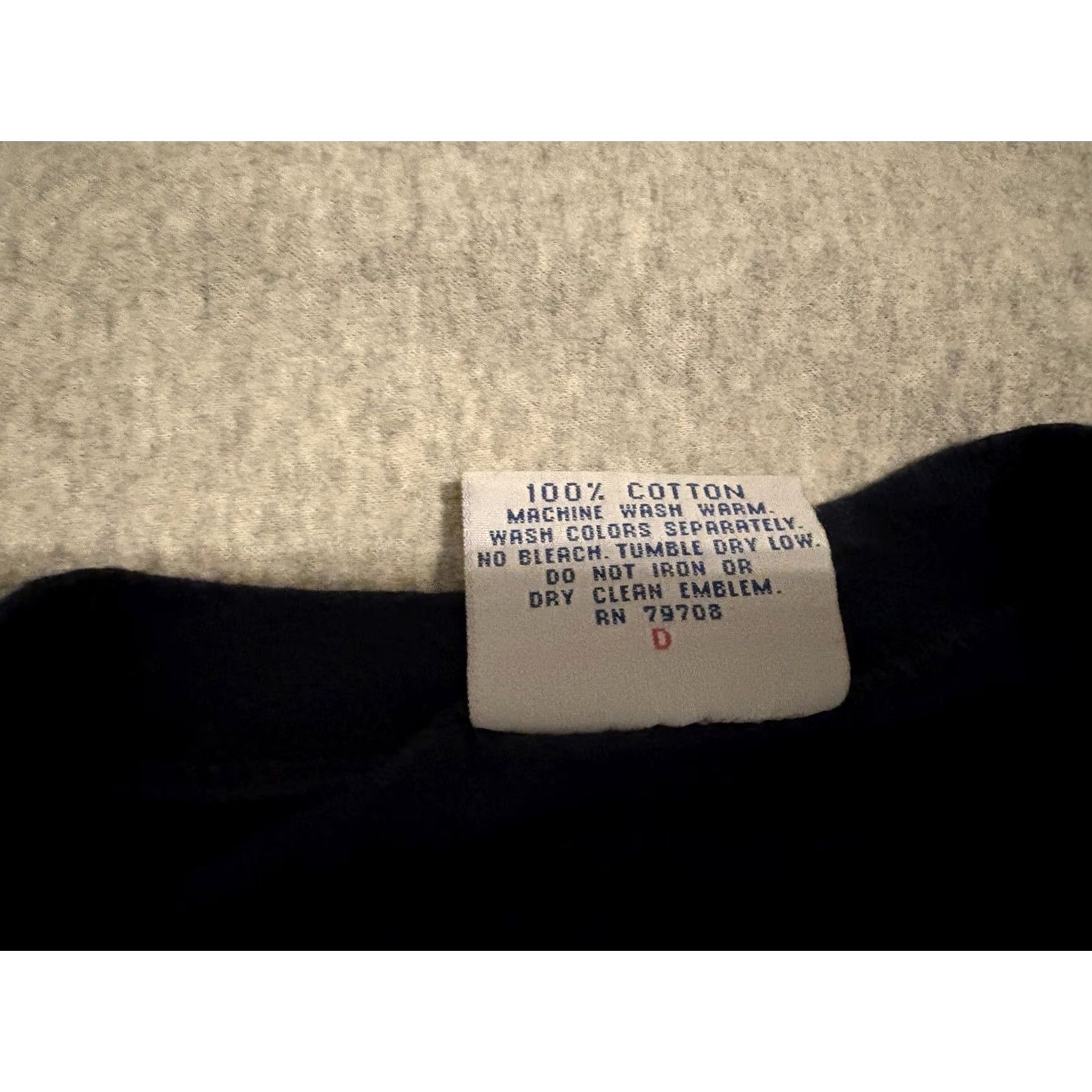 Vintage VINTAGE Georgetown Hoyas The Game Long Sleeve Navy Shirt XL Men's Blue 90s Comfort Crew Neck Graphic Print T-Shirt Size US XL / EU 56 / 4 - 5 Thumbnail