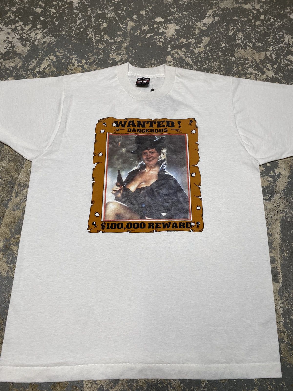 Japanese Brand × Vintage Vintage Wanted! Dangerous $100k Reward Funny Tshirt Size US L / EU 52-54 / 3 - 2 Thumbnail