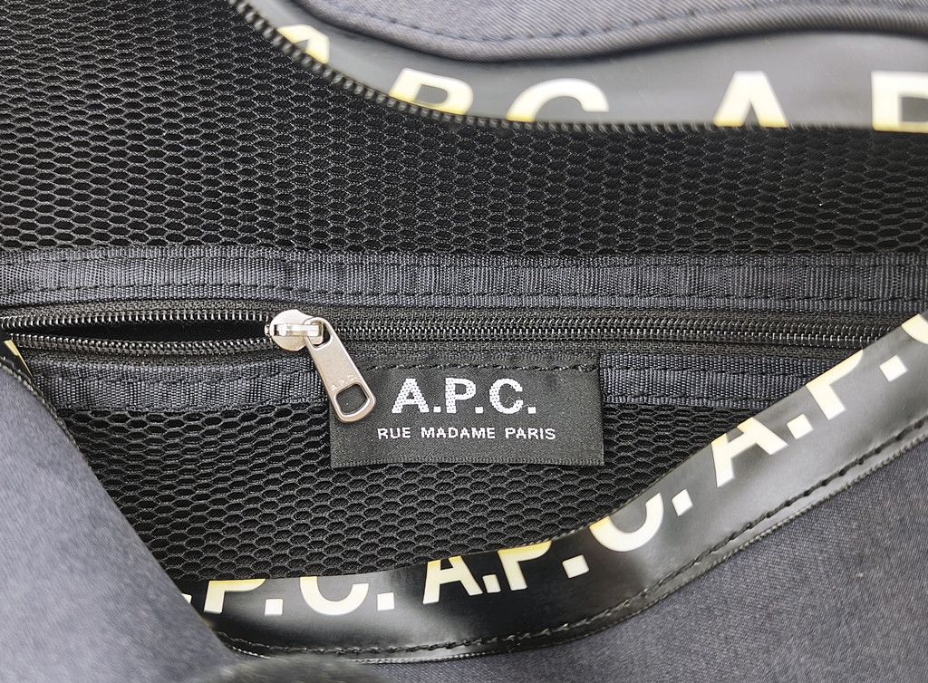 A.P.C. authentic A.P.C. repeat wording waist pouch bum bag Size ONE SIZE - 2 Thumbnail