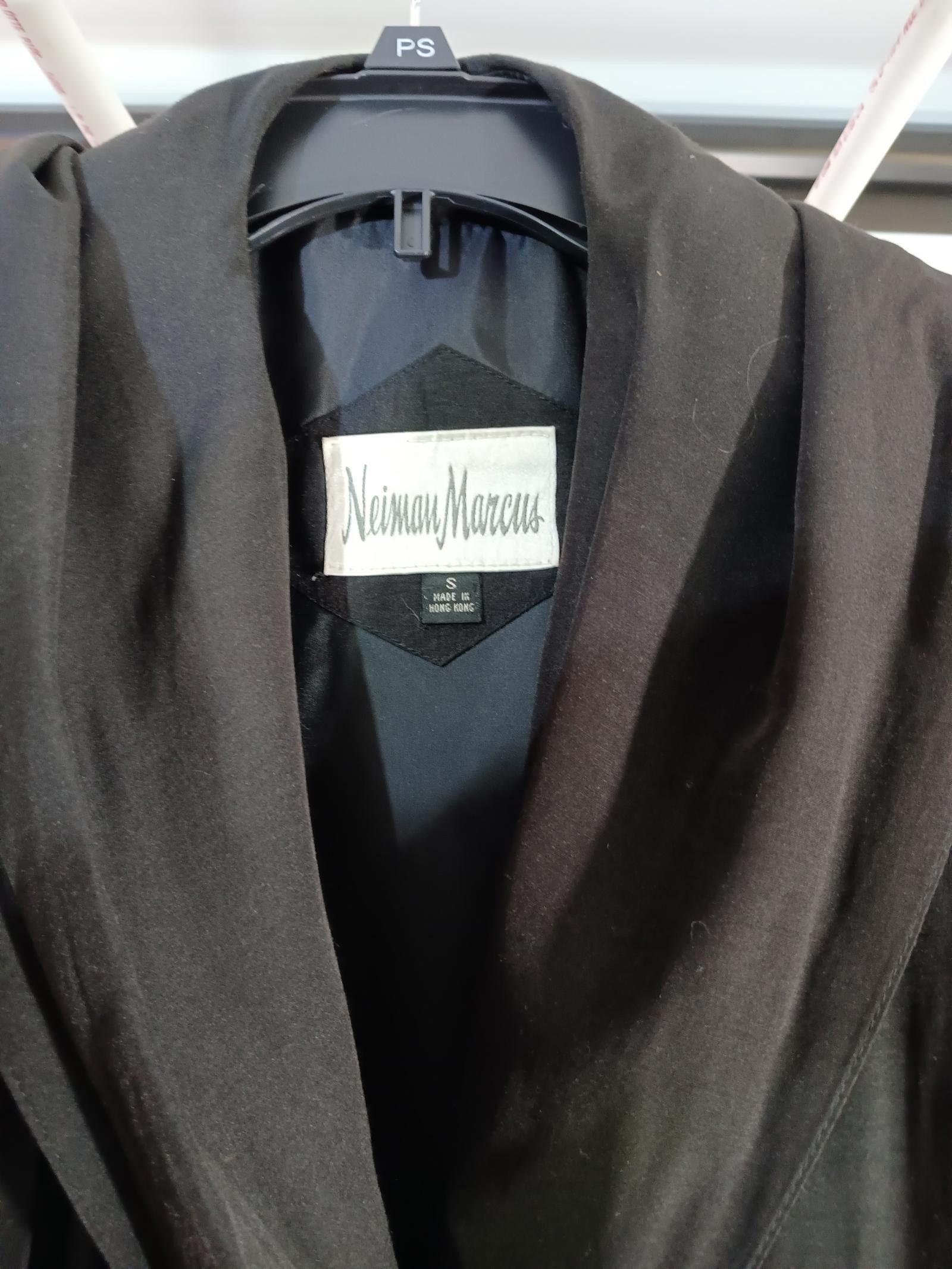 Neiman Marcus Neiman Marcus Double-Breasted Coat - Stylish and Chic Size S / US 4 / IT 40 - 2 Thumbnail