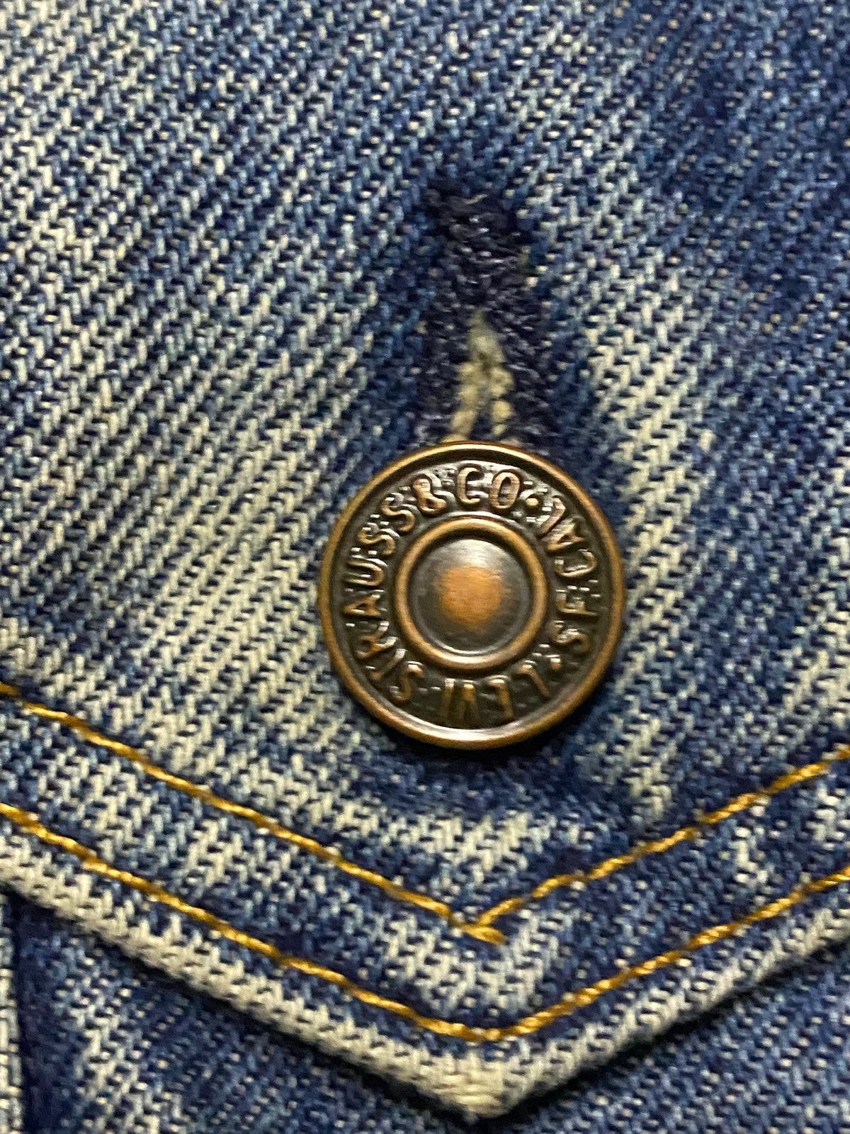 Levi's 1980s Levi's denim jacket in blue, with a distressed look Size US S / EU 44-46 / 1 - 7 Thumbnail