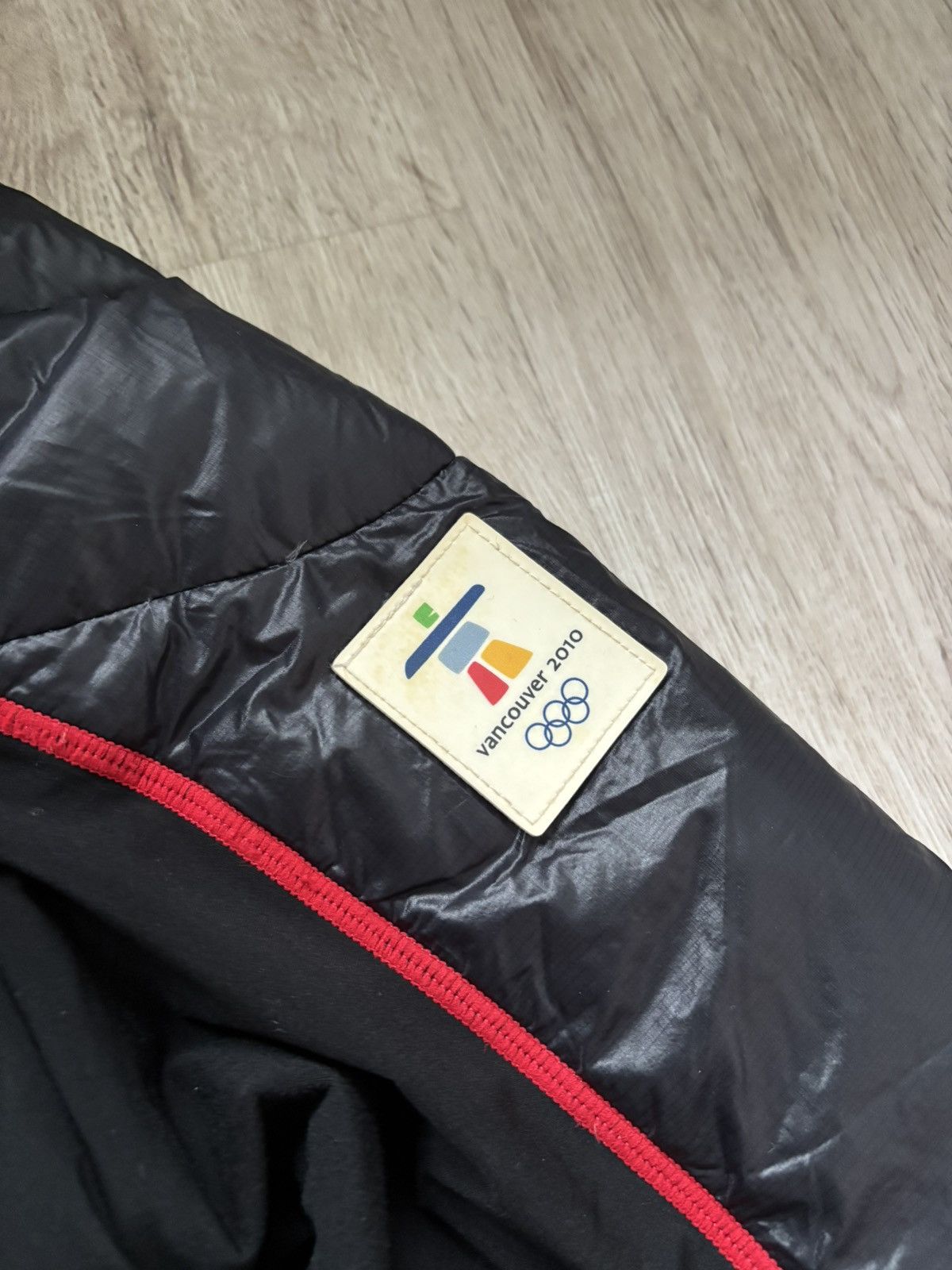 Descente Descente Swiss Olympic Team Vancouver 2010 Black Red 46 Size US S / EU 44-46 / 1 - 9 Thumbnail