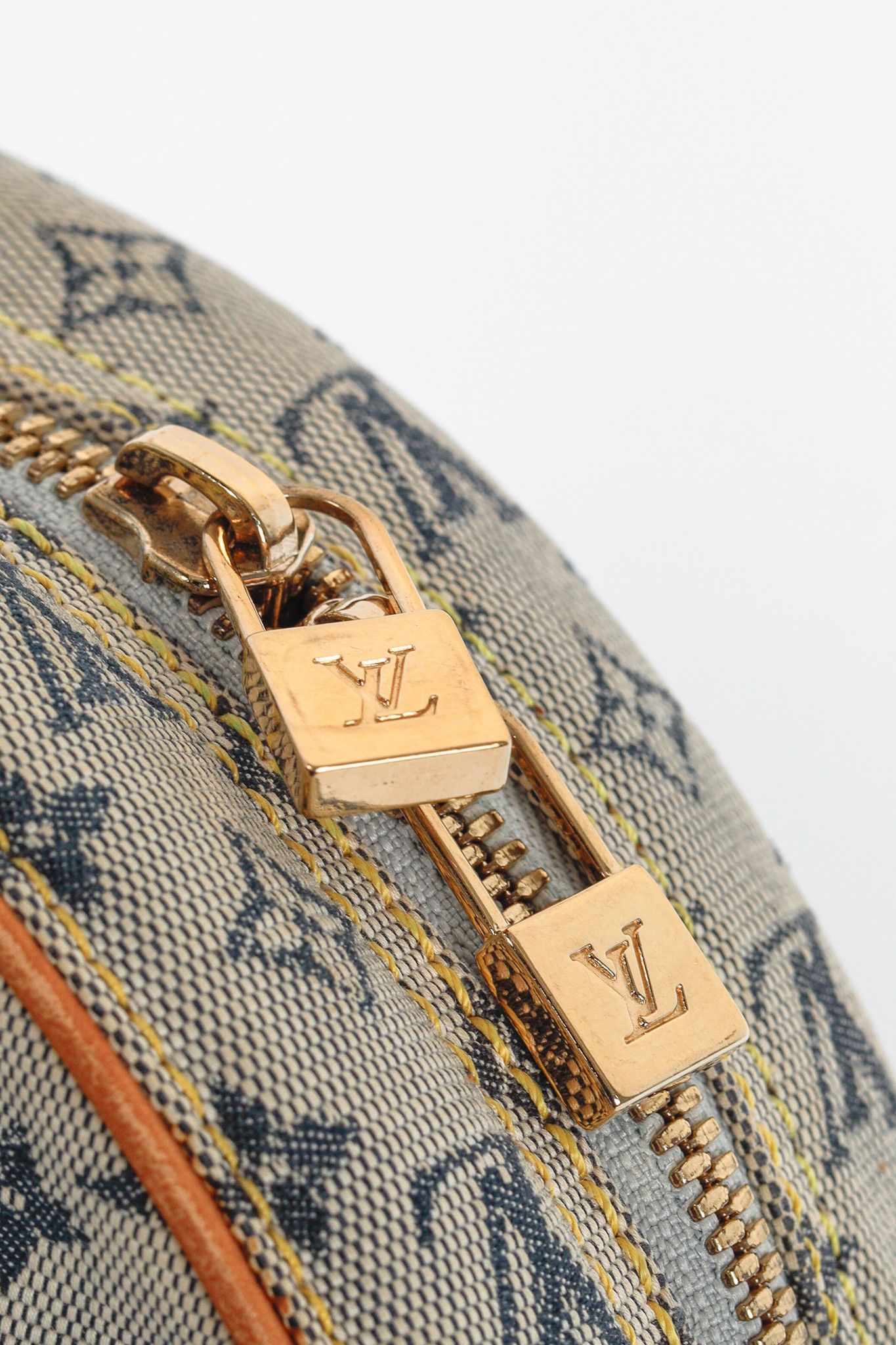 Louis Vuitton Louis Vuitton Jeanne GM Mini Lin Monogram Round Crossbody Size ONE SIZE - 9 Thumbnail