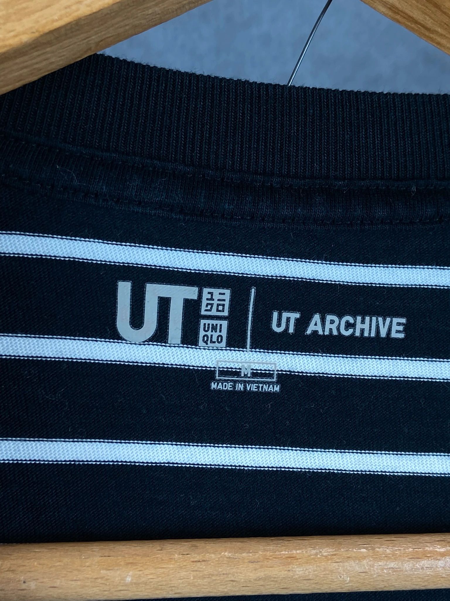 Uniqlo UNIQLO (Uniclo) Black Tee / Clean Minimal Basic (M) Size US M / EU 48-50 / 2 - 3 Thumbnail