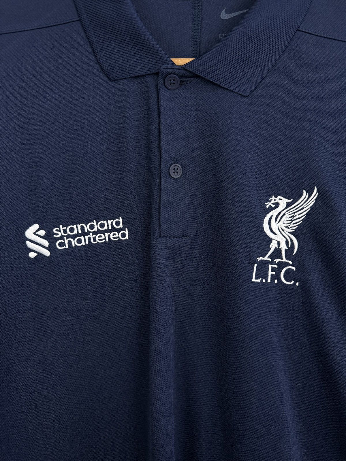 Nike 🏴󠁧󠁢󠁥󠁮󠁧󠁿 2023 Nike Liverpool LFC Standard Chartered Polo T-Shirt Size US M / EU 48-50 / 2 - 4 Thumbnail