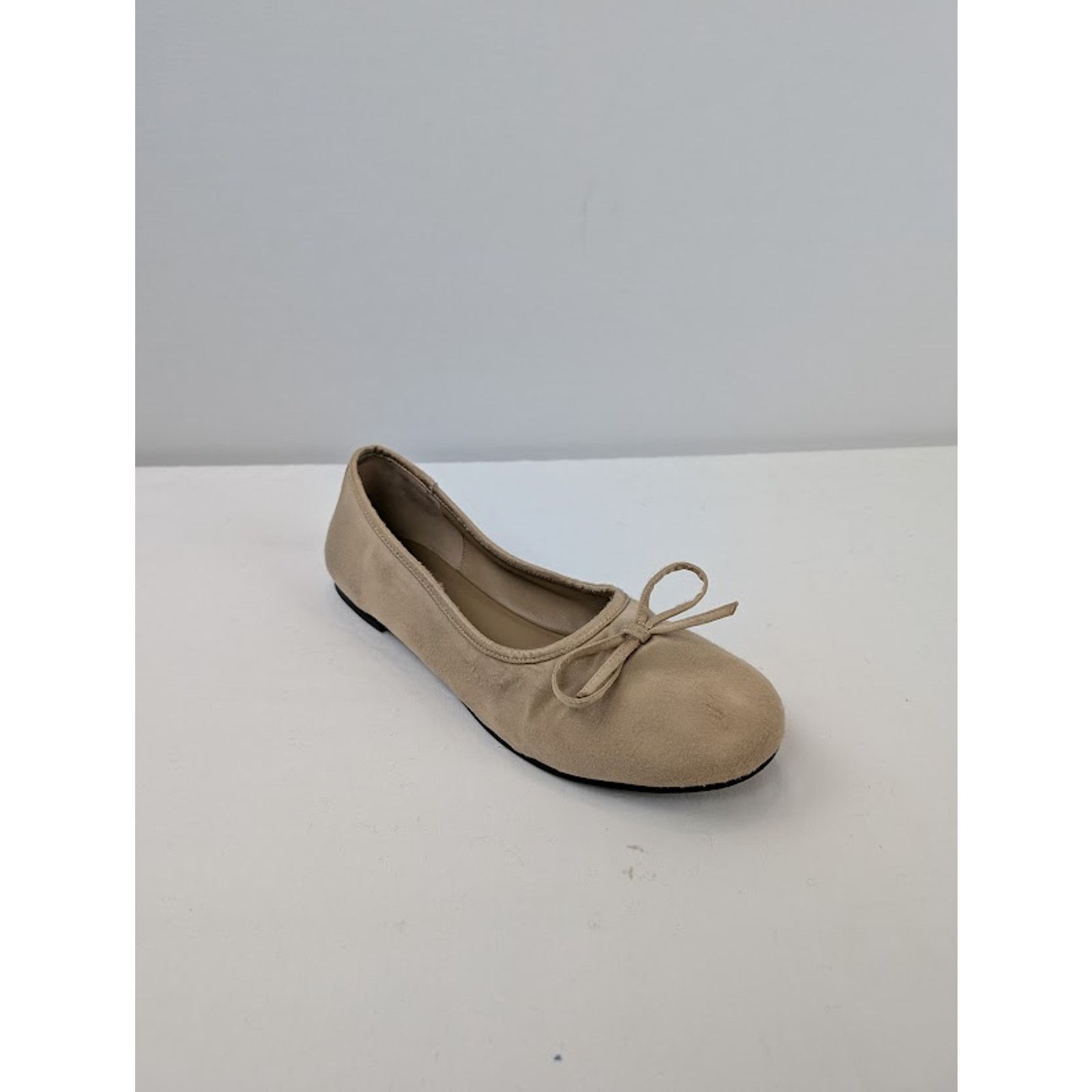 Balenciaga o1rshd1 Leopold Flat Satin Mule Shoe in Light Beige Size US 6 / EU 39 - 3 Thumbnail