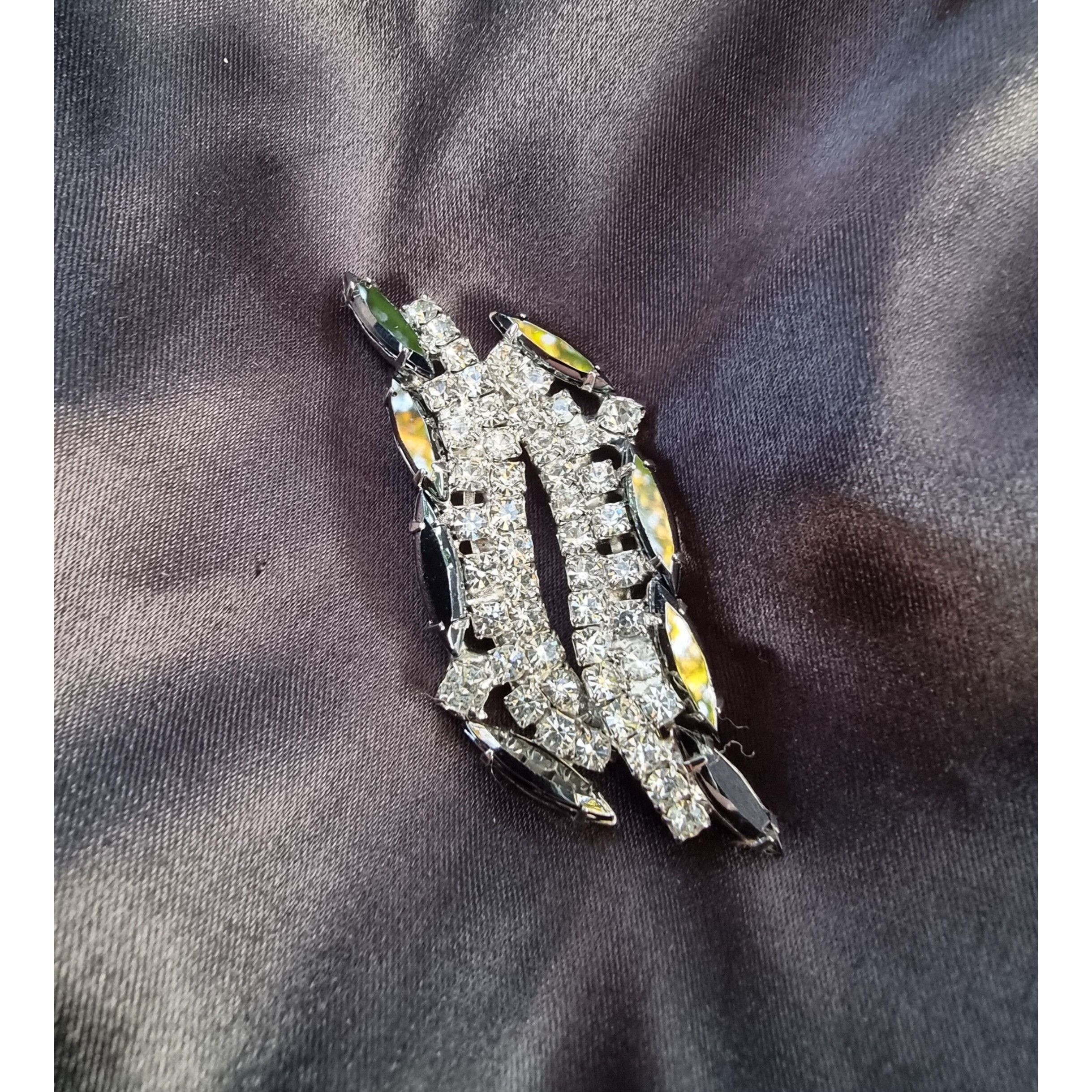 Vintage Vintage Brooch Pin Fancy Navette Black and White Rhinestones Size ONE SIZE - 1 Thumbnail