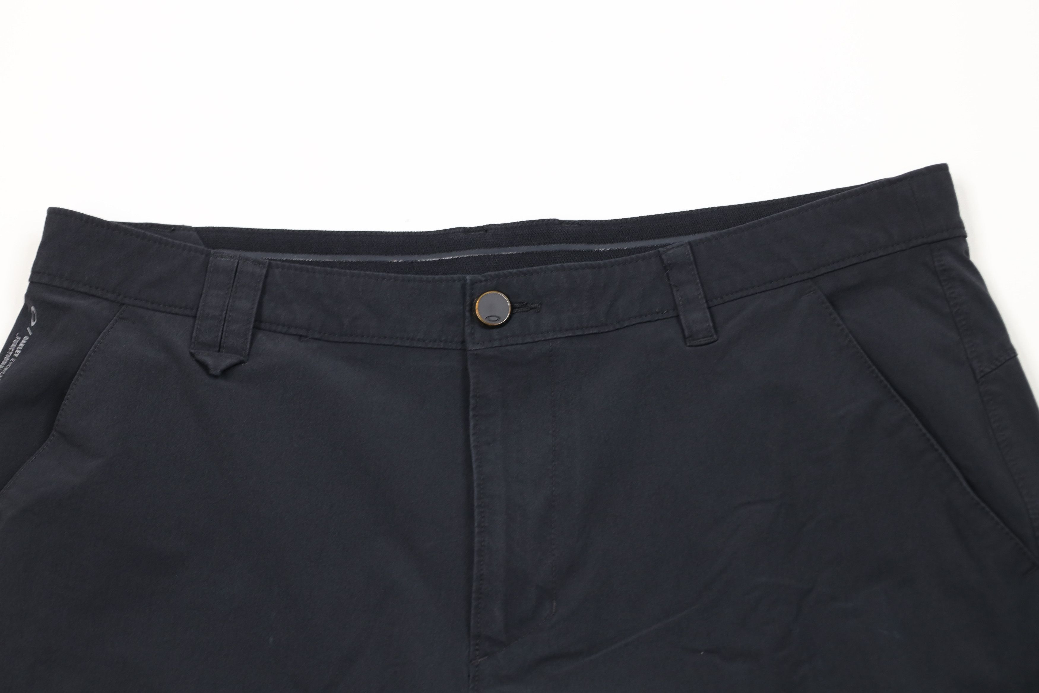 Oakley Vintage Oakley O Logo Above Knee Golf Chino Shorts Black Size US 34 / EU 50 - 2 Thumbnail