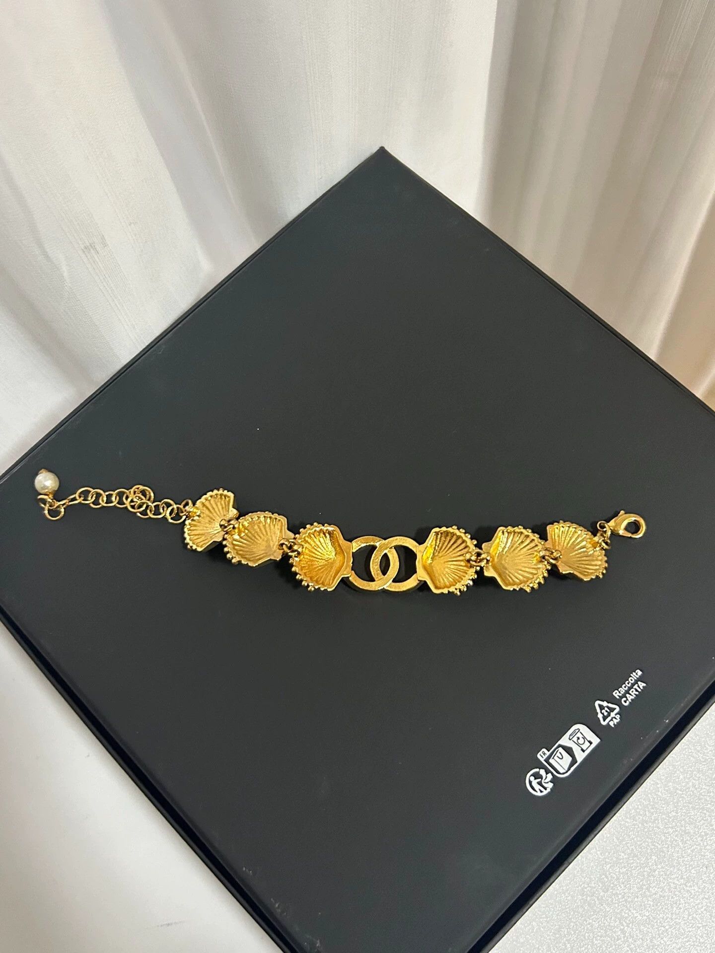 Chanel Chanel Mermaid Shell Retro Embossed Bracelet Size ONE SIZE - 3 Thumbnail