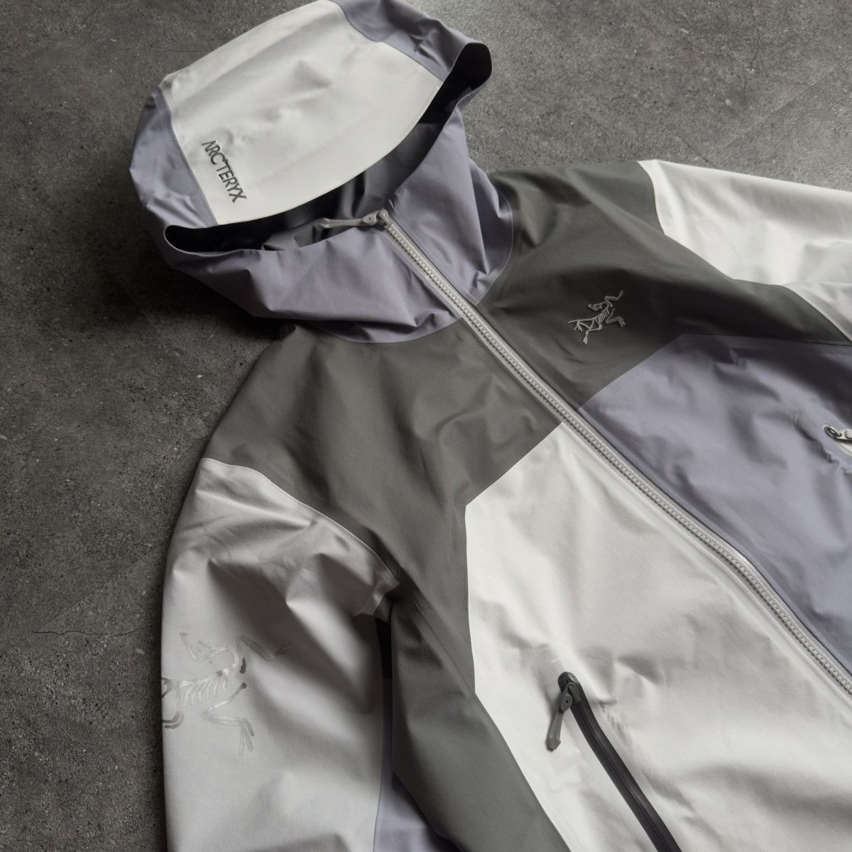 Arc'teryx × Beams Plus Arc'teryx x BEAMS Women's Beta Jacket Tranquil Size S / US 4 / IT 40 - 3 Thumbnail