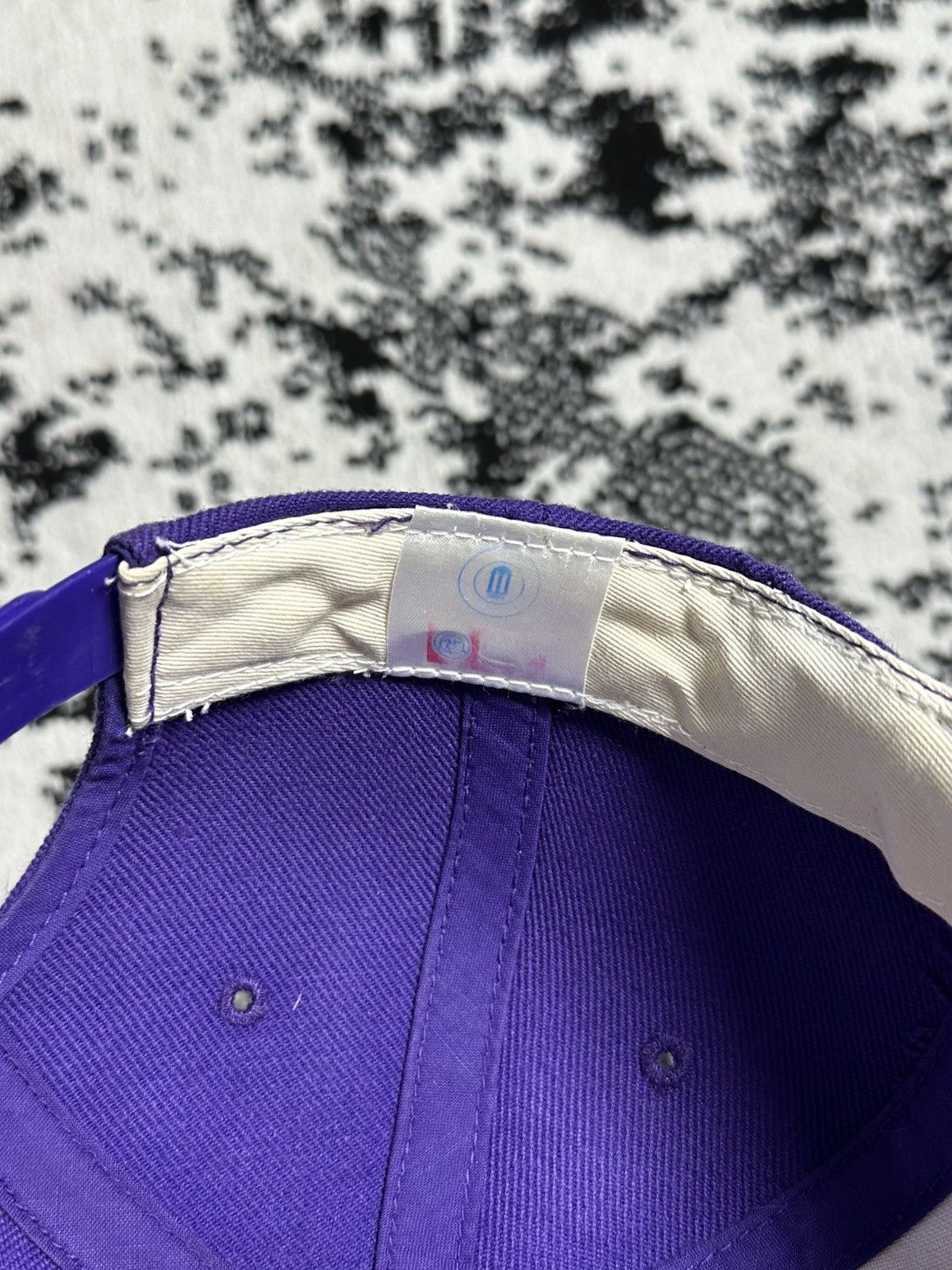 American Needle Washington Huskies NCAA Vintage Hat Size ONE SIZE - 7 Thumbnail
