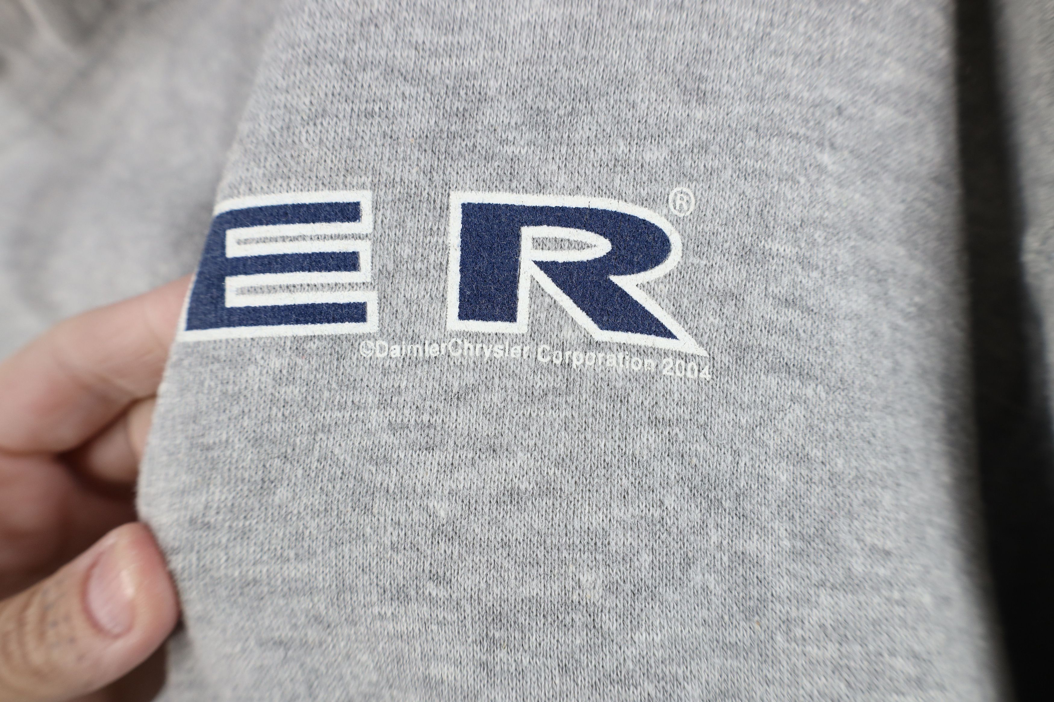 Vintage Vintage Y2K 2004 Daimler Chrysler Hoodie Sweatshirt Gray Size US M / EU 48-50 / 2 - 5 Thumbnail