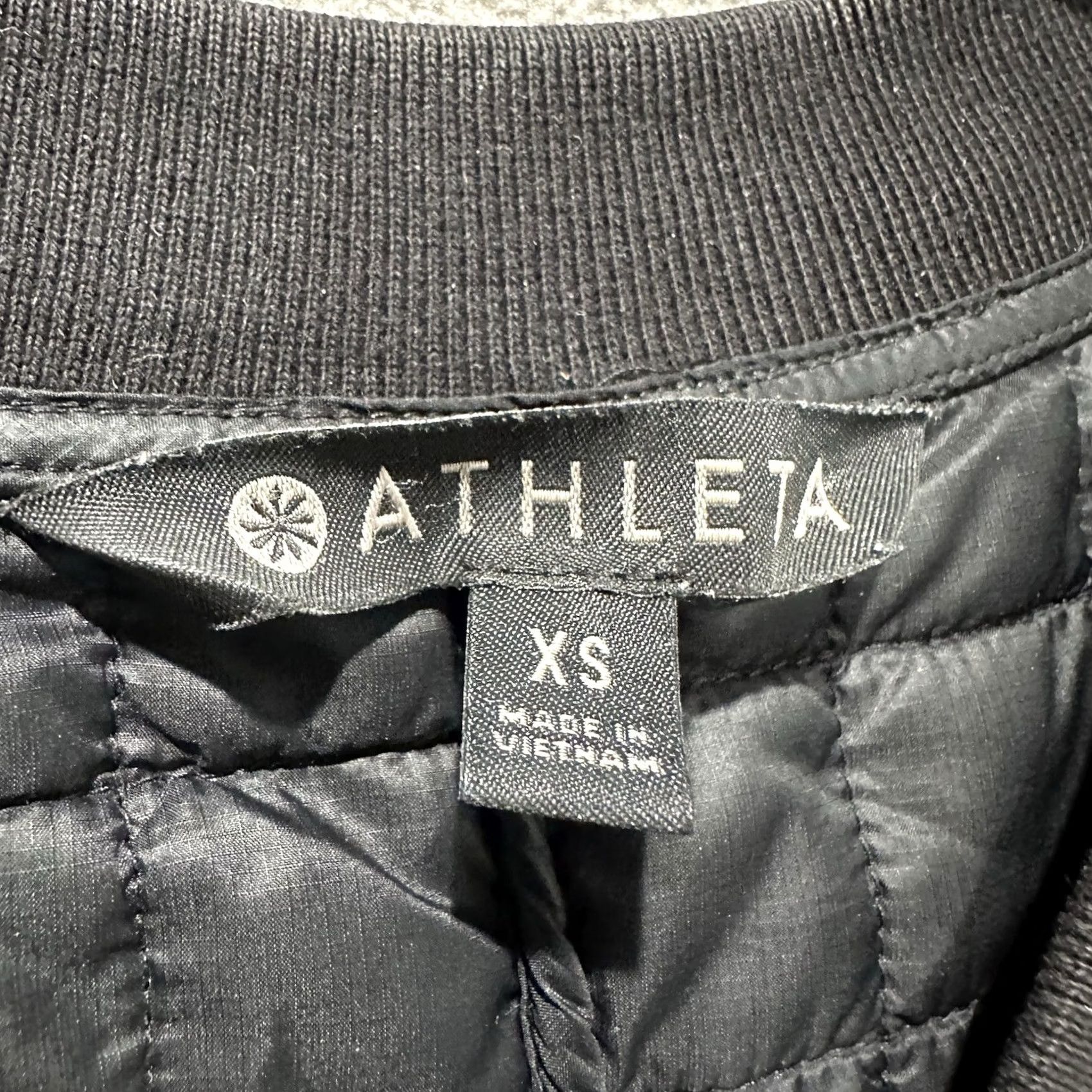 Athleta Athleta Grandview Primaloft Shell Jacket Womens XS Black Nylon Wind-Resistant Mediumweight Softshell Zip Front Size XS / US 0-2 / IT 36-38 - 4 Thumbnail