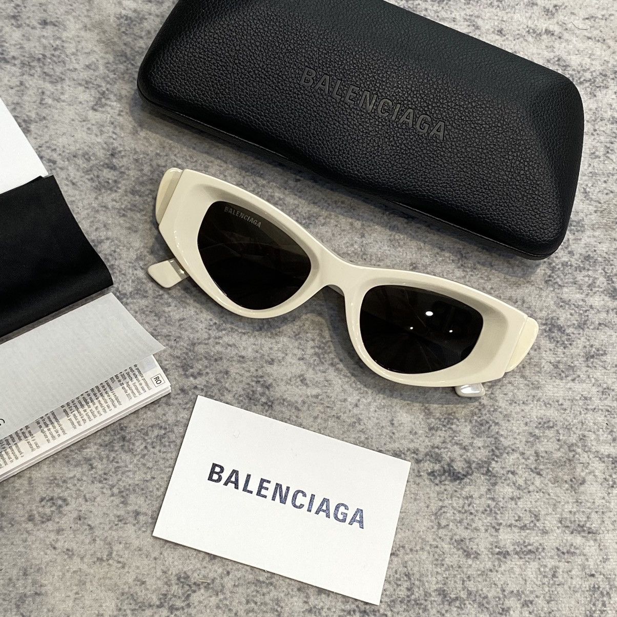 Balenciaga BALENCIAGA BB0243S 003 BEIGE BEIGE GREY Size ONE SIZE - 3 Thumbnail