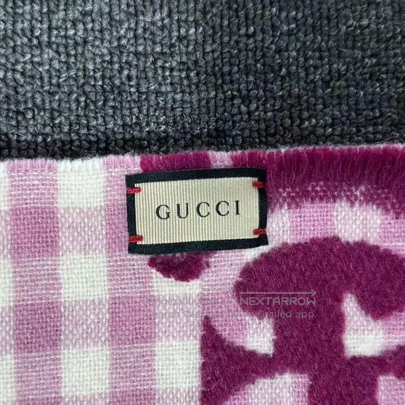 Gucci Gucci Pink plush logo plaid scarf Size ONE SIZE - 5 Thumbnail