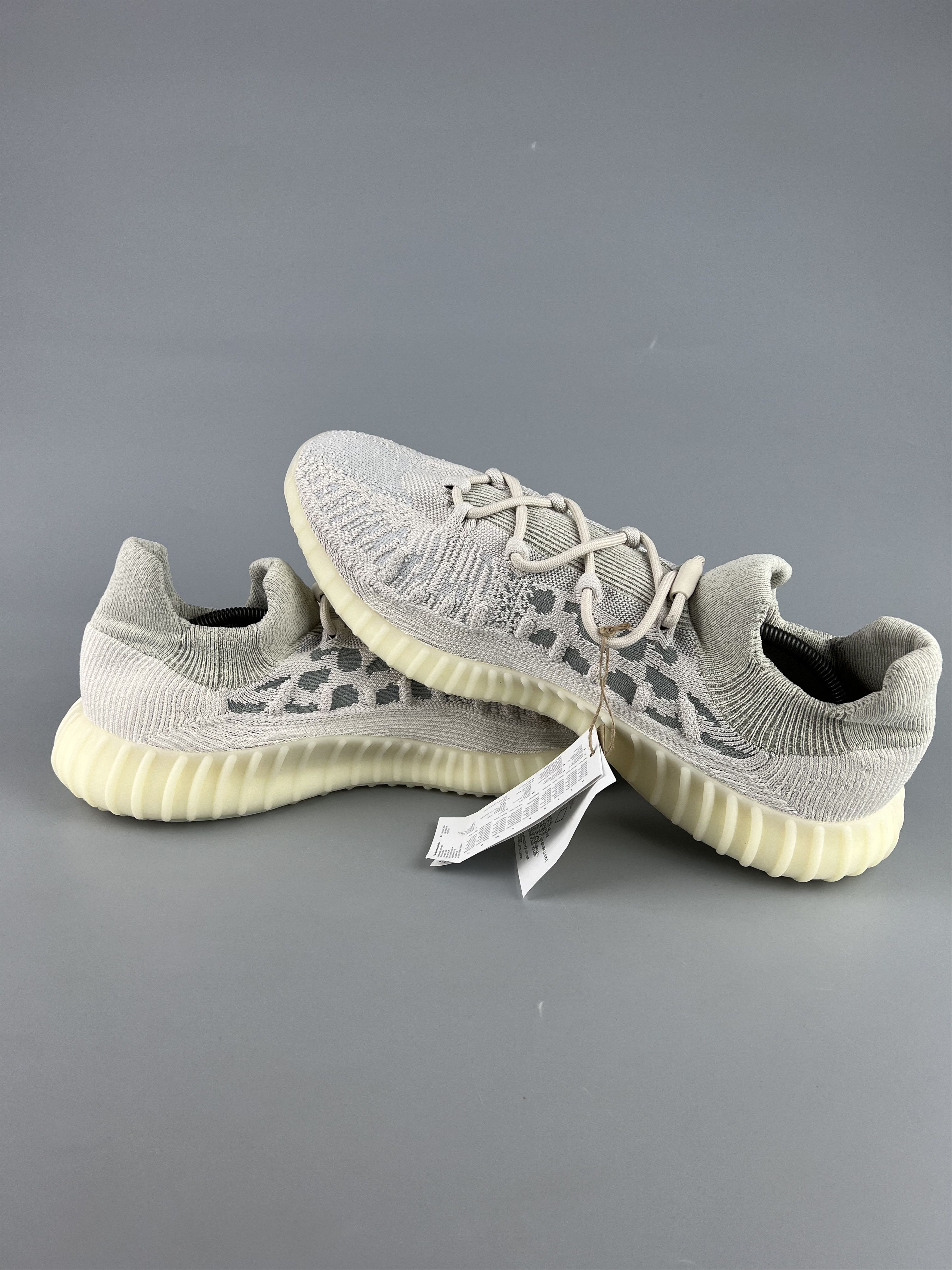 Adidas US16 YEEZY BOOST 350 V2 CMPCT SLATE BONE Size US 15 / EU 48 - 5 Thumbnail