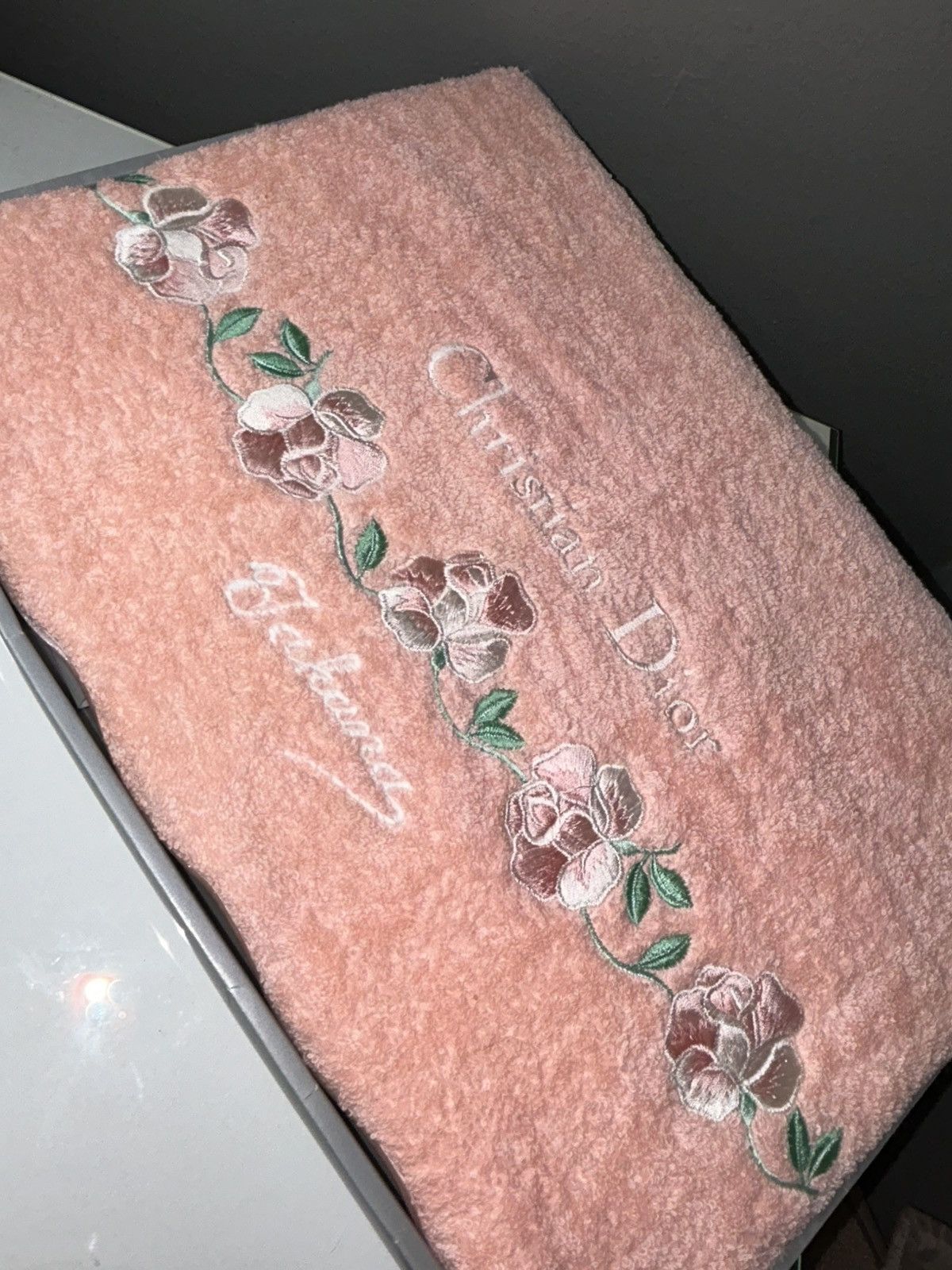 Dior Dior Peach Pink Floral Embroidered Bath Towel in Box Size ONE SIZE - 7 Thumbnail