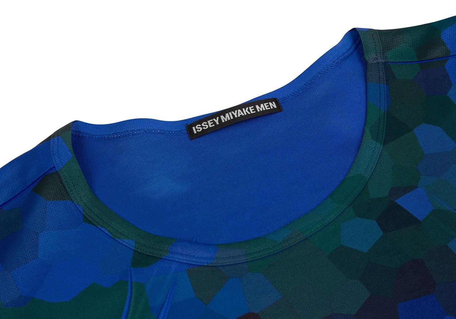 Issey Miyake Pleats Pixelated Print T-Shirt in Teal Green Size US XL / EU 56 / 4 - 2 Thumbnail