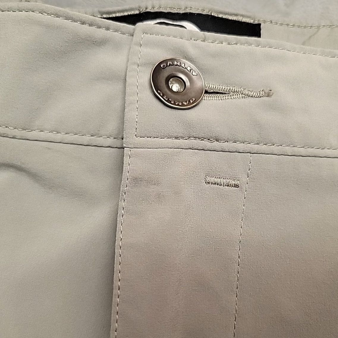 Oakley Oakley Shorts Mens 40 Beige Flat Front Performance Golf Hybrid Stretch Outdoors Size US 40 / EU 56 - 5 Thumbnail