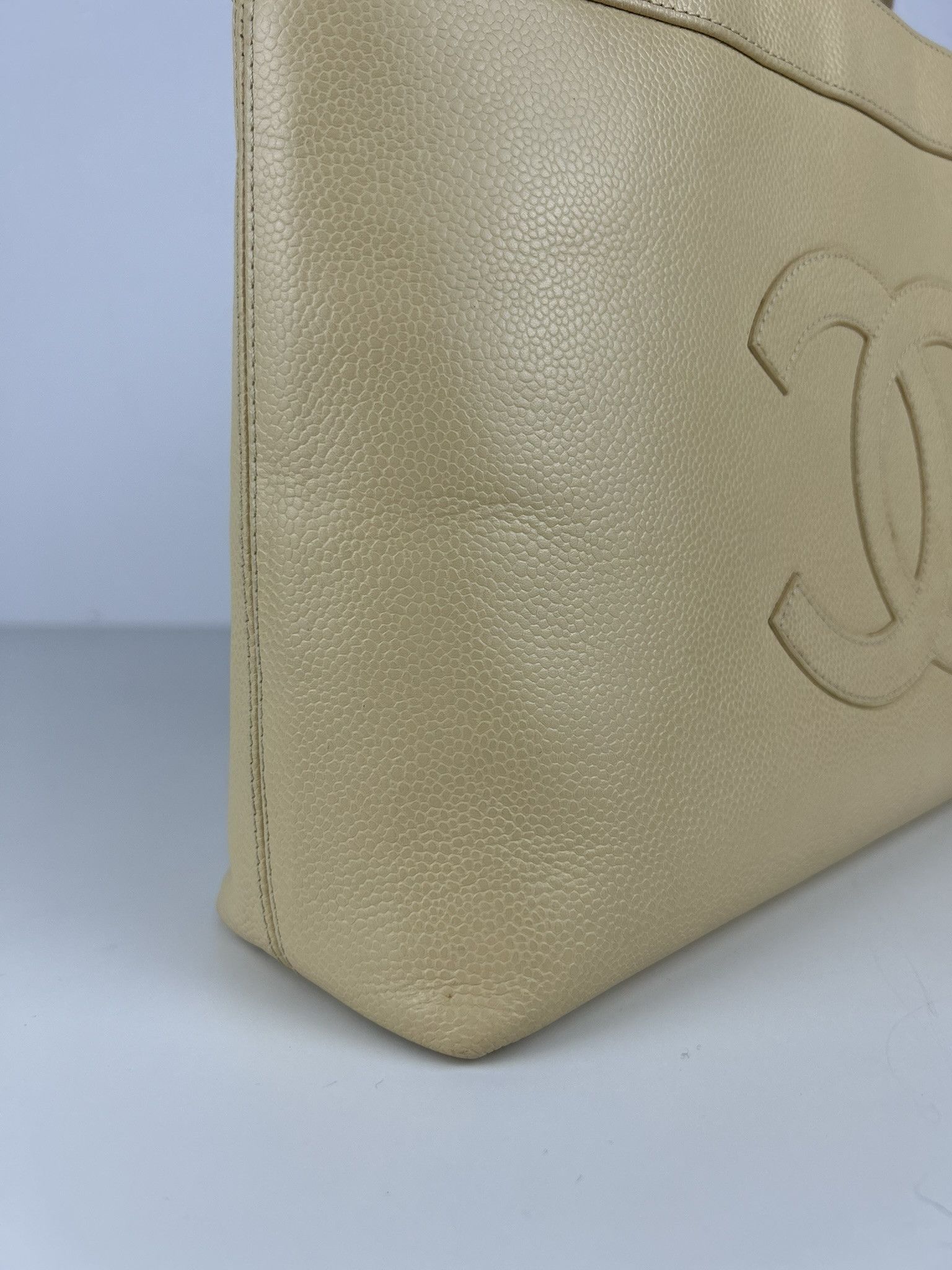 Chanel 2004-2005 Chanel coco mark caviar open tote bag in buttery Size ONE SIZE - 10 Thumbnail