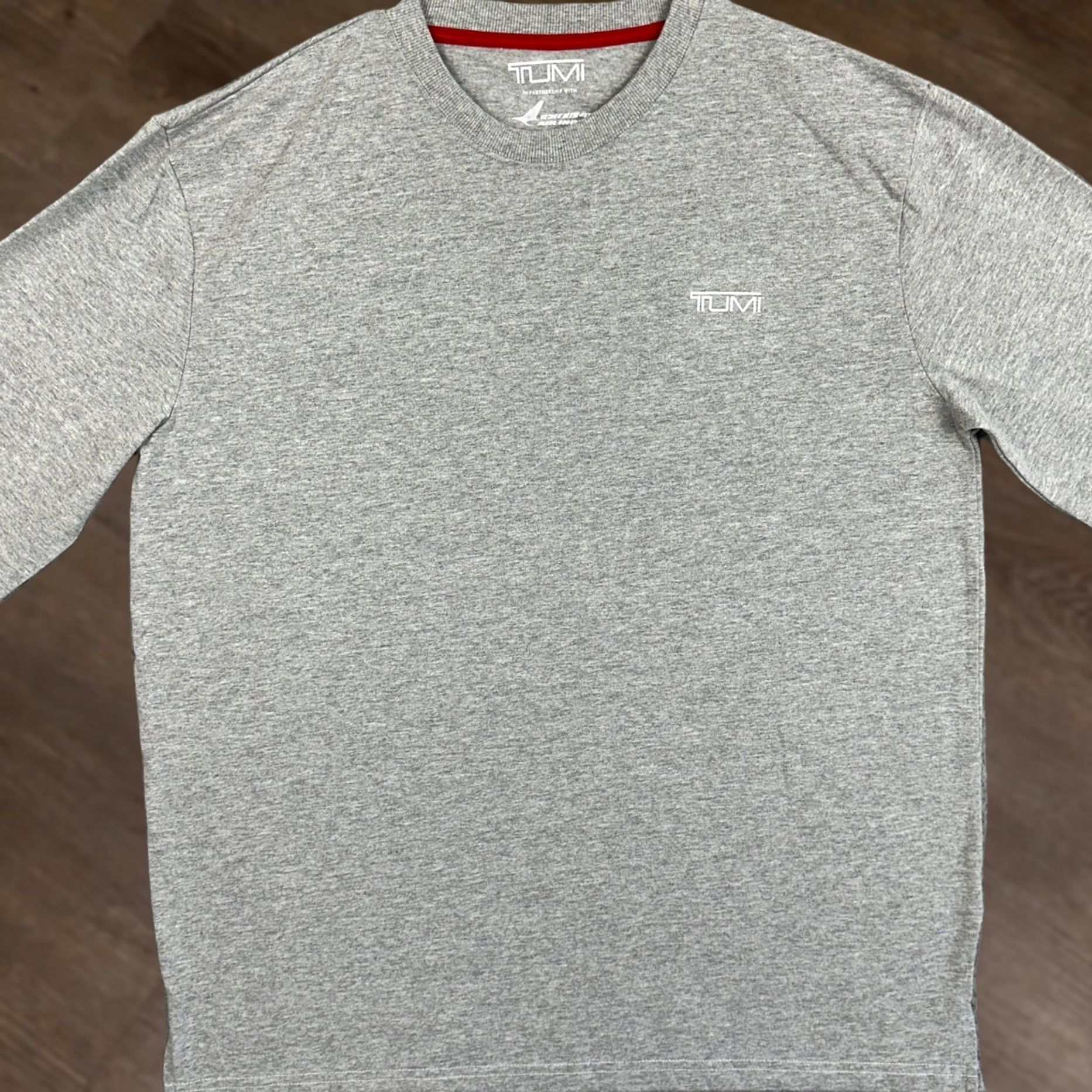 Tumi TUMI Air India T-Shirt Mens XL Light Grey Crewneck Long Sleeve Tee Casual Logo Size US XL / EU 56 / 4 - 1 Thumbnail