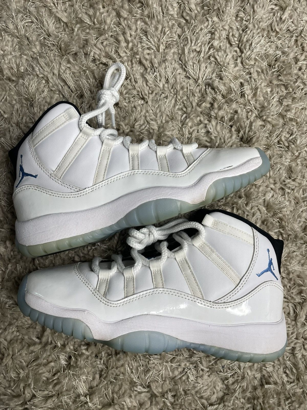 Jordan Brand Jordan 11 Legend Blue Size US 6 / EU 39 - 2 Thumbnail
