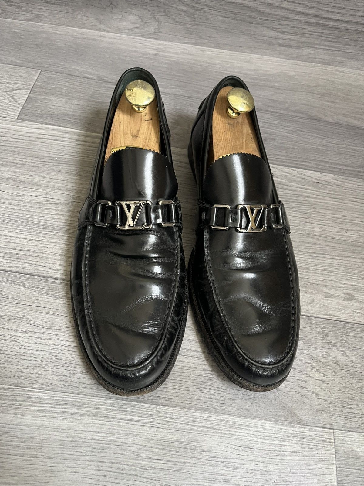 Louis Vuitton Louis Vuitton Major logo slip on leather loafers sz 10.5 Size US 11.5 / EU 44-45 - 9 Thumbnail
