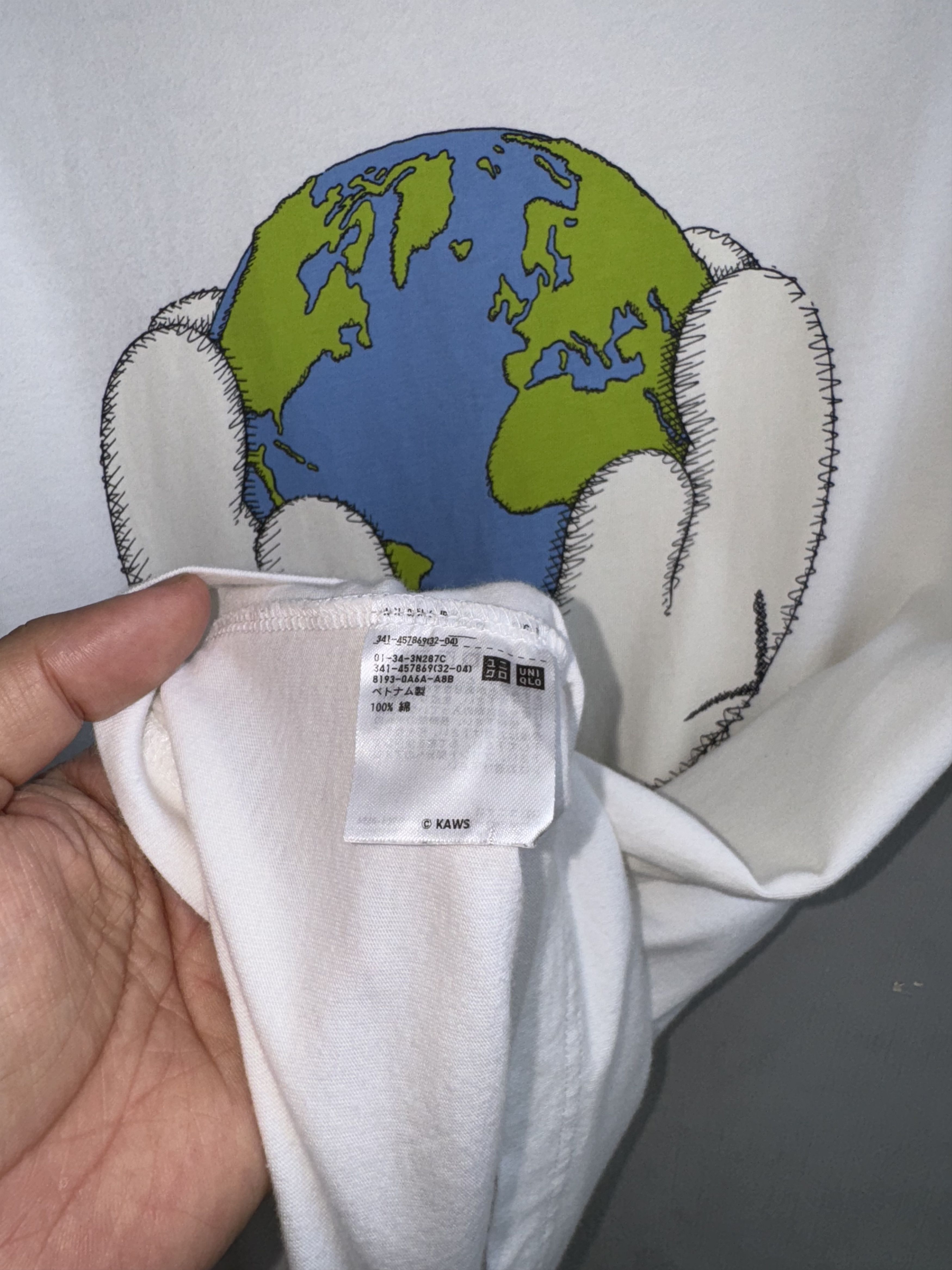 Kaws × Uniqlo Kaws Peace For All Graphic Uniqlo Shirt Size US XL / EU 56 / 4 - 3 Thumbnail