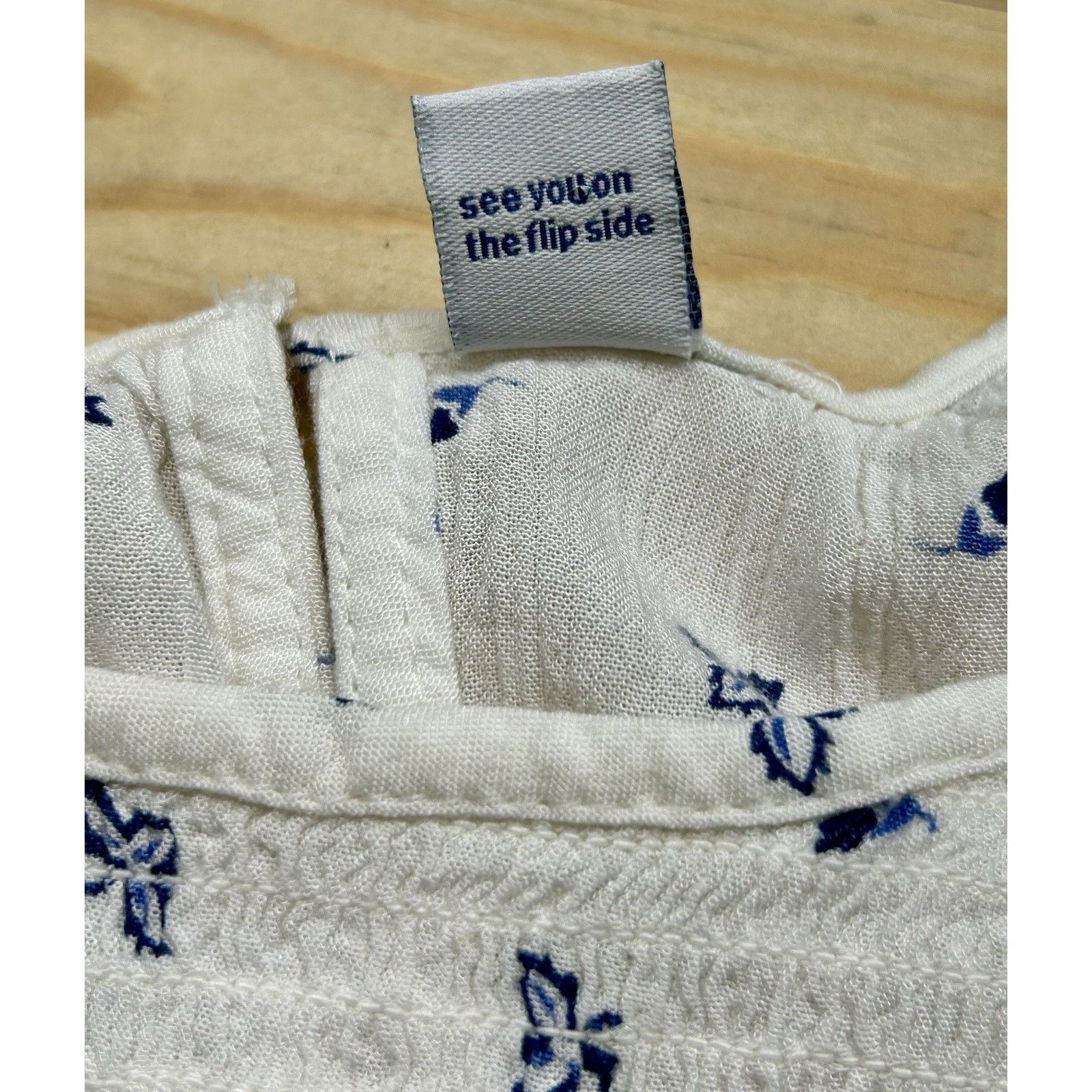 Old Navy Old Navy Women’s Blouse M White & Blue Floral Boho Peasant Size M / US 6-8 / IT 42-44 - 14 Thumbnail