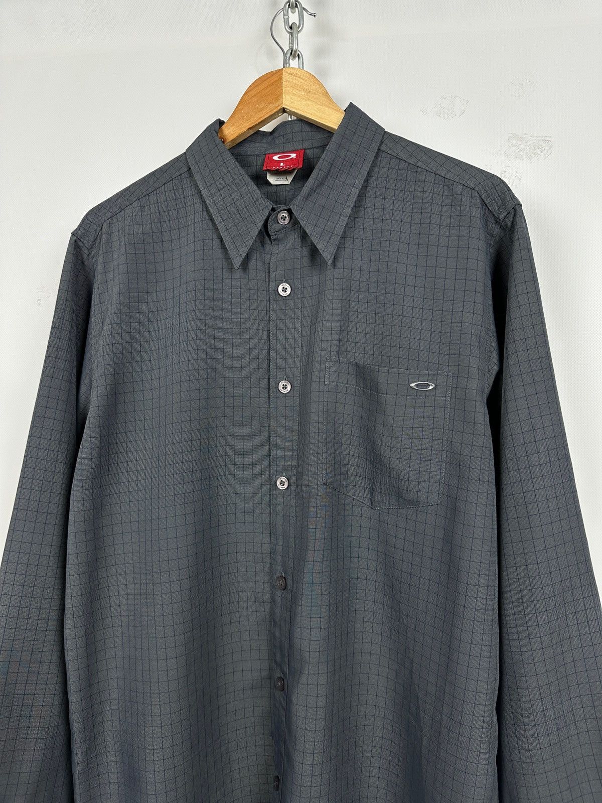 Oakley Vintage Oakley Software Metal Logo Long Sleeve Button Shirt Size US S / EU 44-46 / 1 - 1 Thumbnail