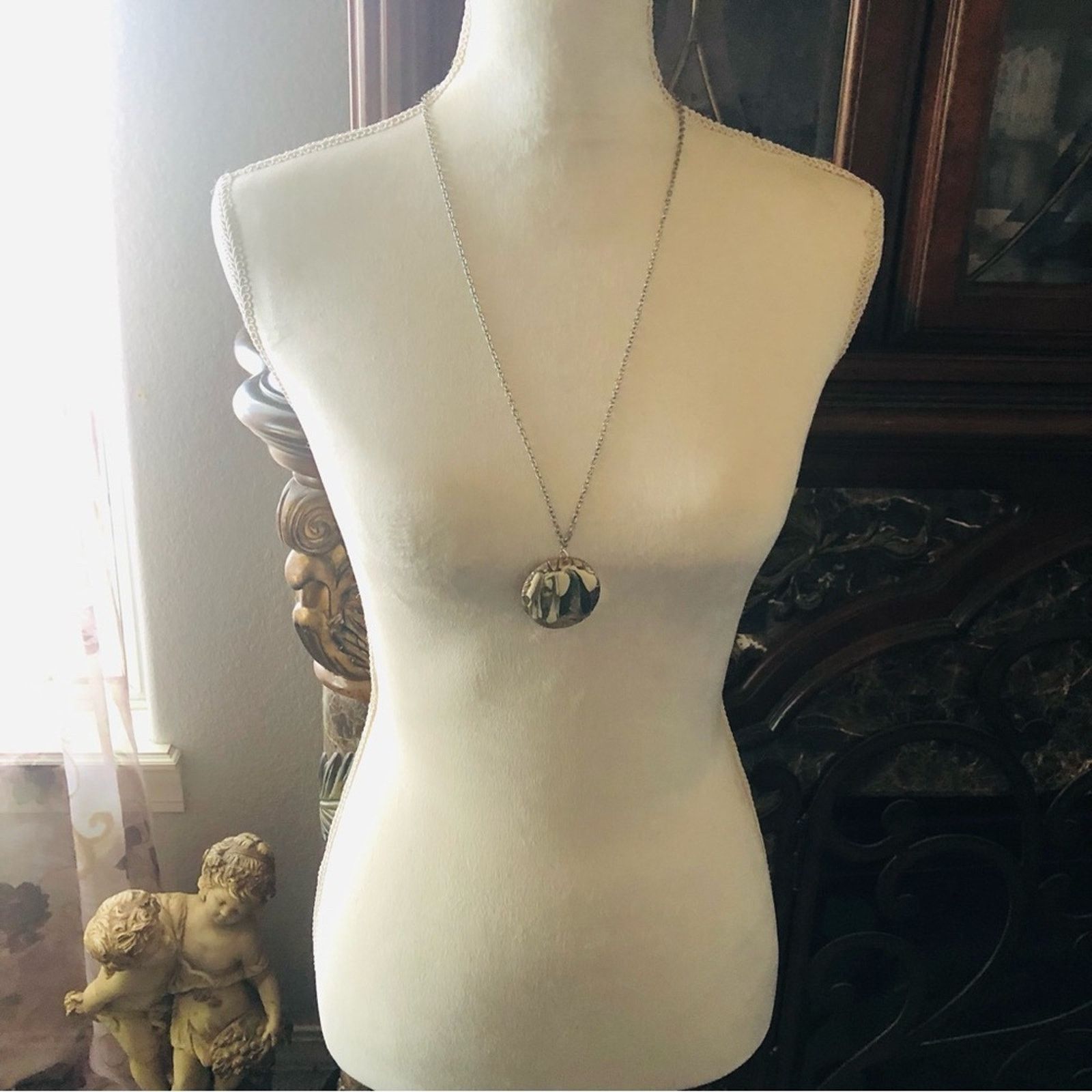 Vintage Paint sparkle medallion on chain necklace Size ONE SIZE - 6 Thumbnail