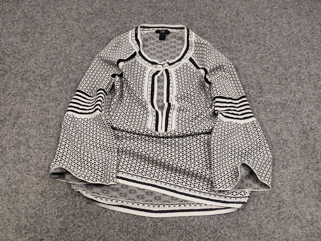 Roberto Cavalli Roberto Cavalli Slass Textured cut-out Sweater wide sleeve Size M / US 6-8 / IT 42-44 - 2 Thumbnail