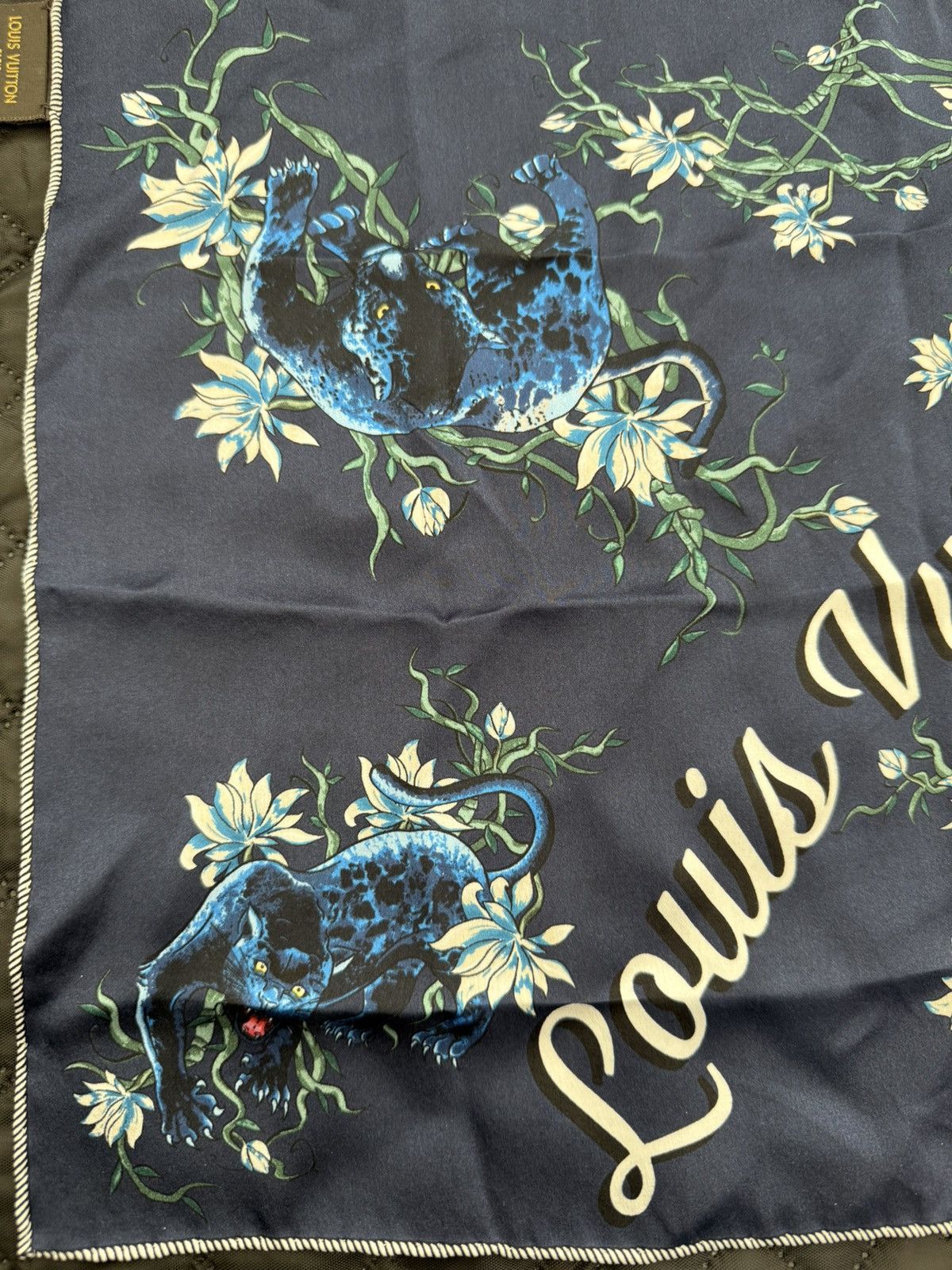 Louis Vuitton SS16 Silk Floral/Panther Scarf Size ONE SIZE - 3 Thumbnail