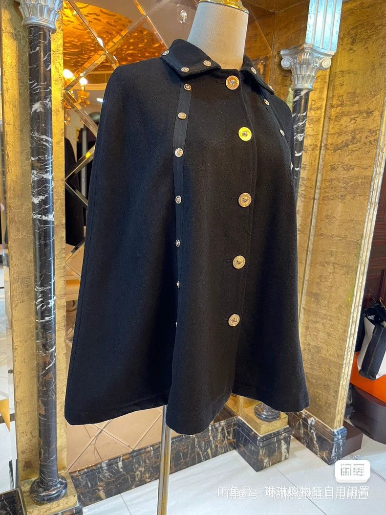 Versace Versace Main line classic wool cape Size M / US 6-8 / IT 42-44 - 3 Thumbnail