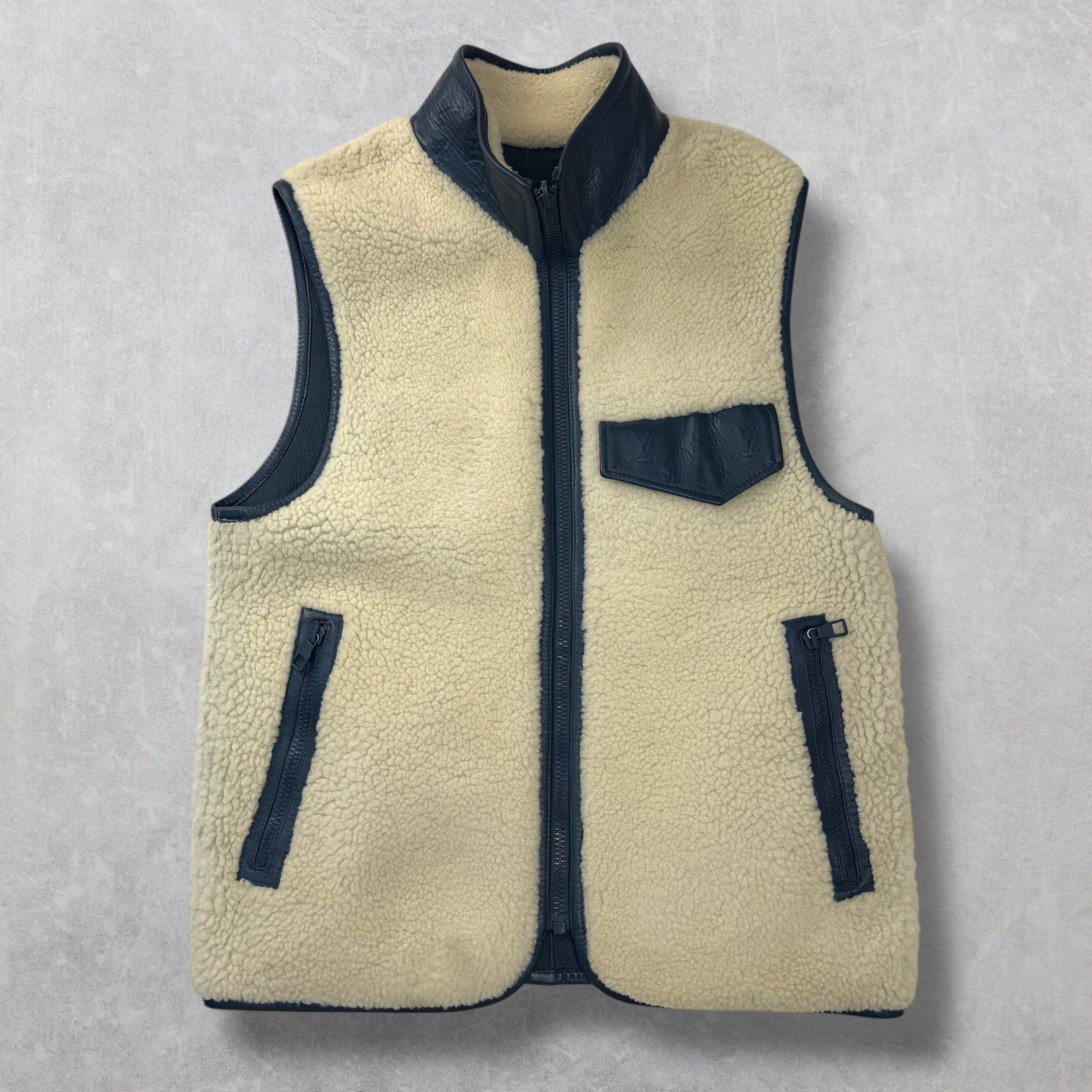 Louis Vuitton Louis Vuitton Reversible Shearling Gilet 46 (S) Size US S / EU 44-46 / 1 - 1 Thumbnail
