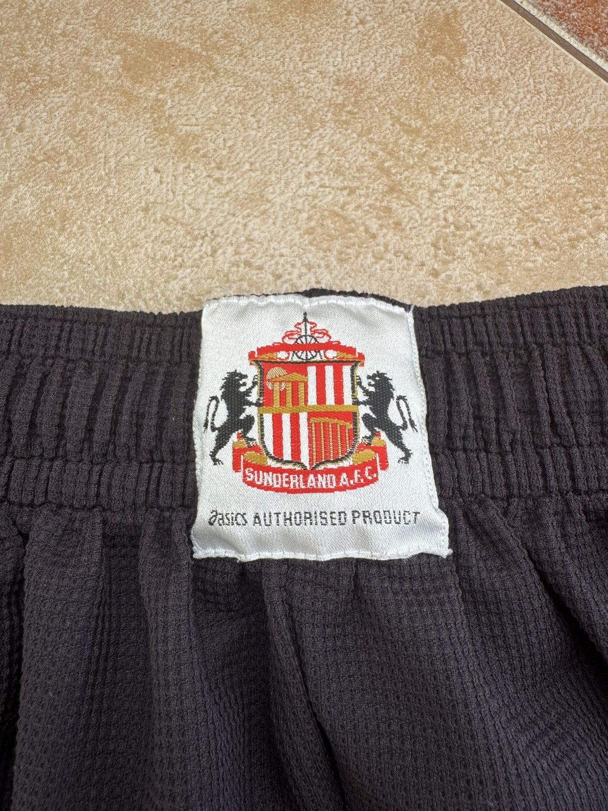 Asics × Vintage Vintage Sunderland 1997-1998 Home Soccer Shorts Football Kit Size US 36 / EU 52 - 7 Thumbnail