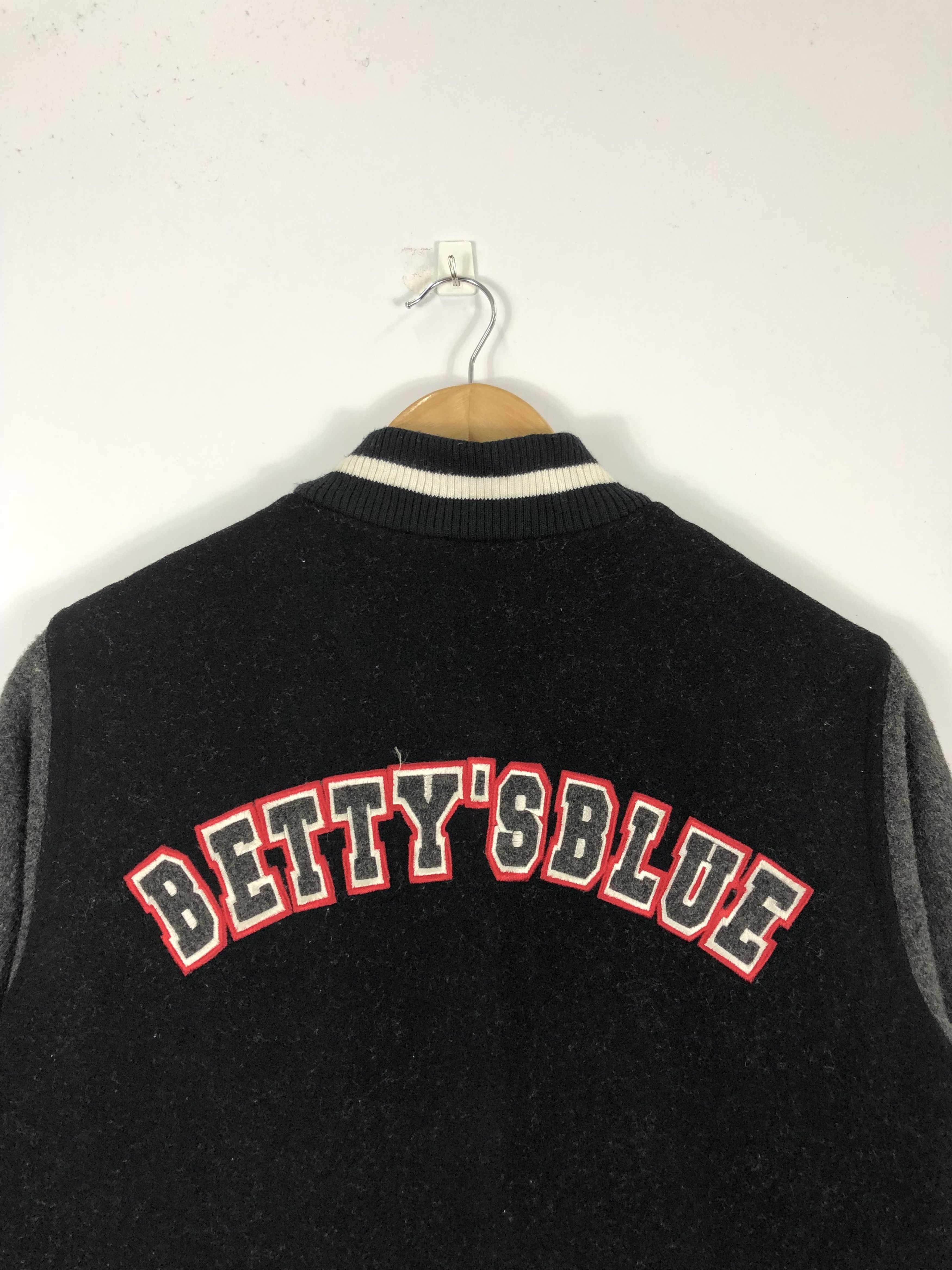 Japanese Brand Vintage Betty's Blue Shinji Abe Varsity Jacket Leather V0173 Size US M / EU 48-50 / 2 - 4 Thumbnail