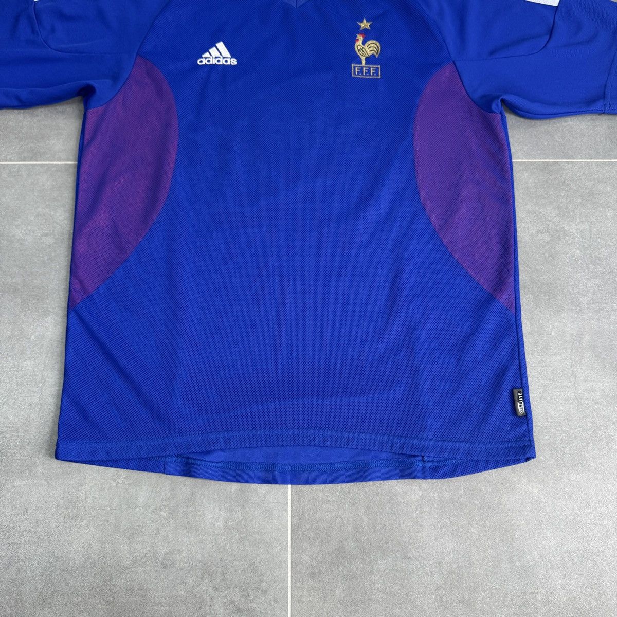 Vintage Vintage Adidas France National 2002/2004 Home Soccer Jersey Size US M / EU 48-50 / 2 - 4 Thumbnail