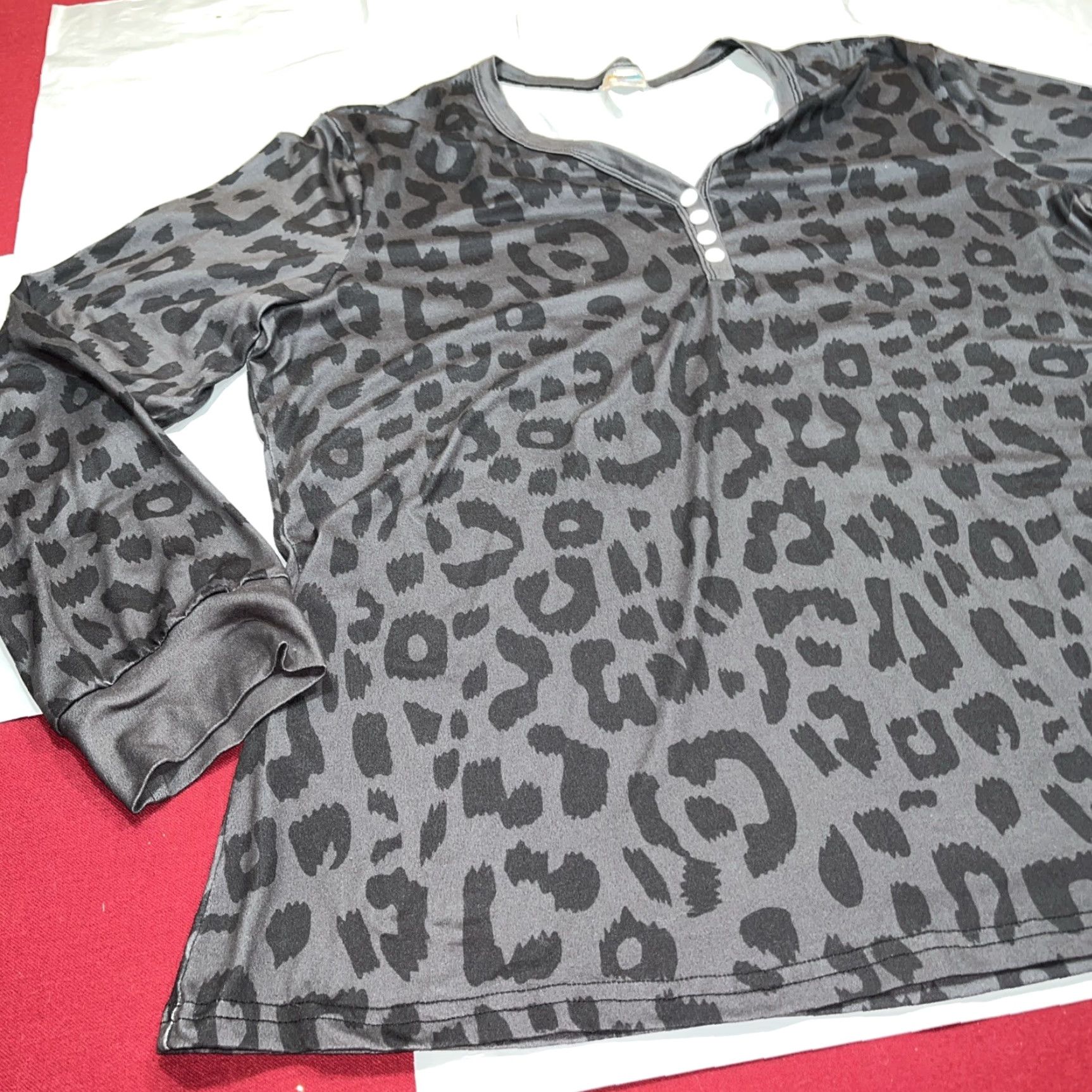Vintage Shirley & Stone Shirt Women’s 2XL Black Leopard Animal Print Knit Thermal Henley Pullover Button Neck Top Long Sleeve Size XXL / US 16-18 / IT 52-54 - 2 Thumbnail
