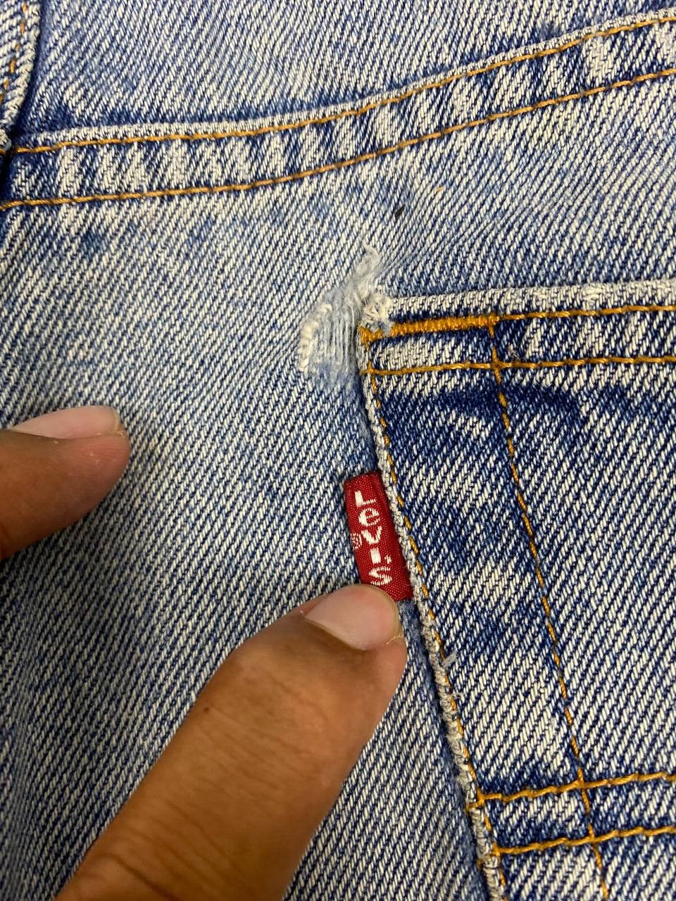 Levi's vintage levis 550 lightwash distressed baggy denim Size US 35 - 6 Thumbnail