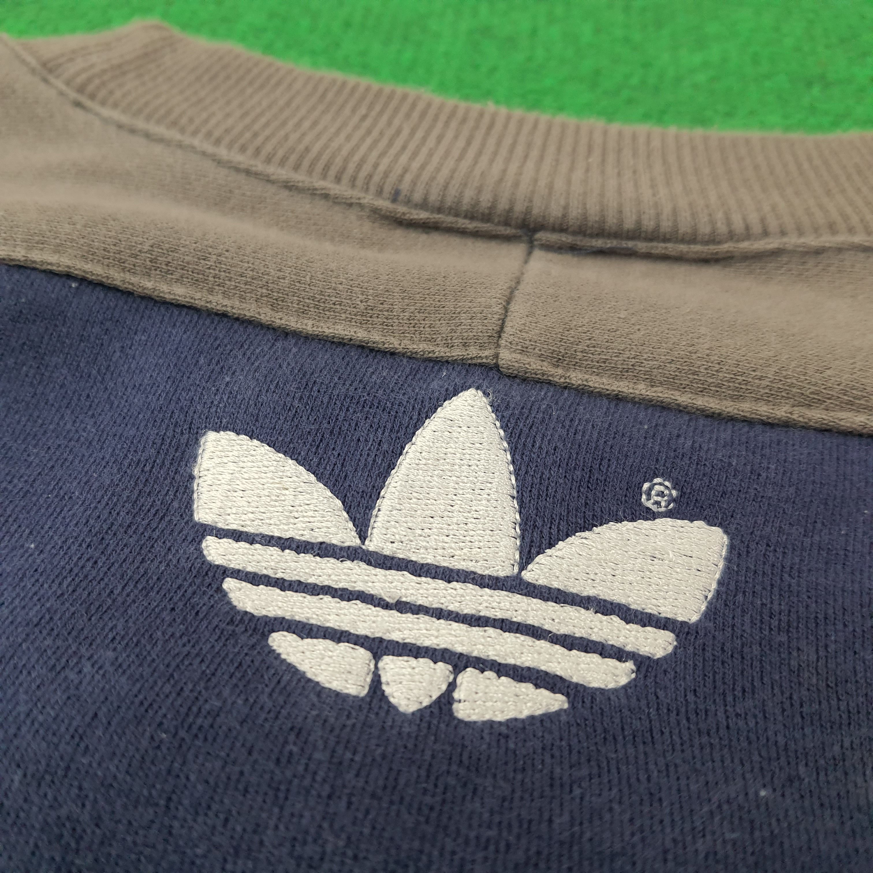 Adidas Vintage Adidas Three Stripes Retro Logo Sweatshirt C256N20 Size US M / EU 48-50 / 2 - 5 Thumbnail