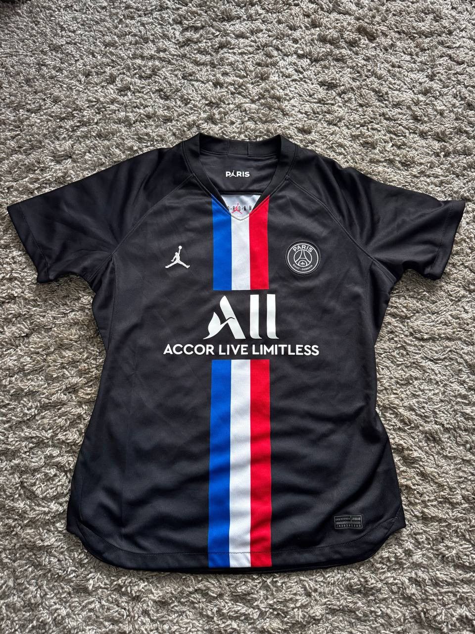 Jordan Brand Air Jordan PSG 2019-2020 fourth shirt soccer jersey Size US M / EU 48-50 / 2 - 1 Thumbnail