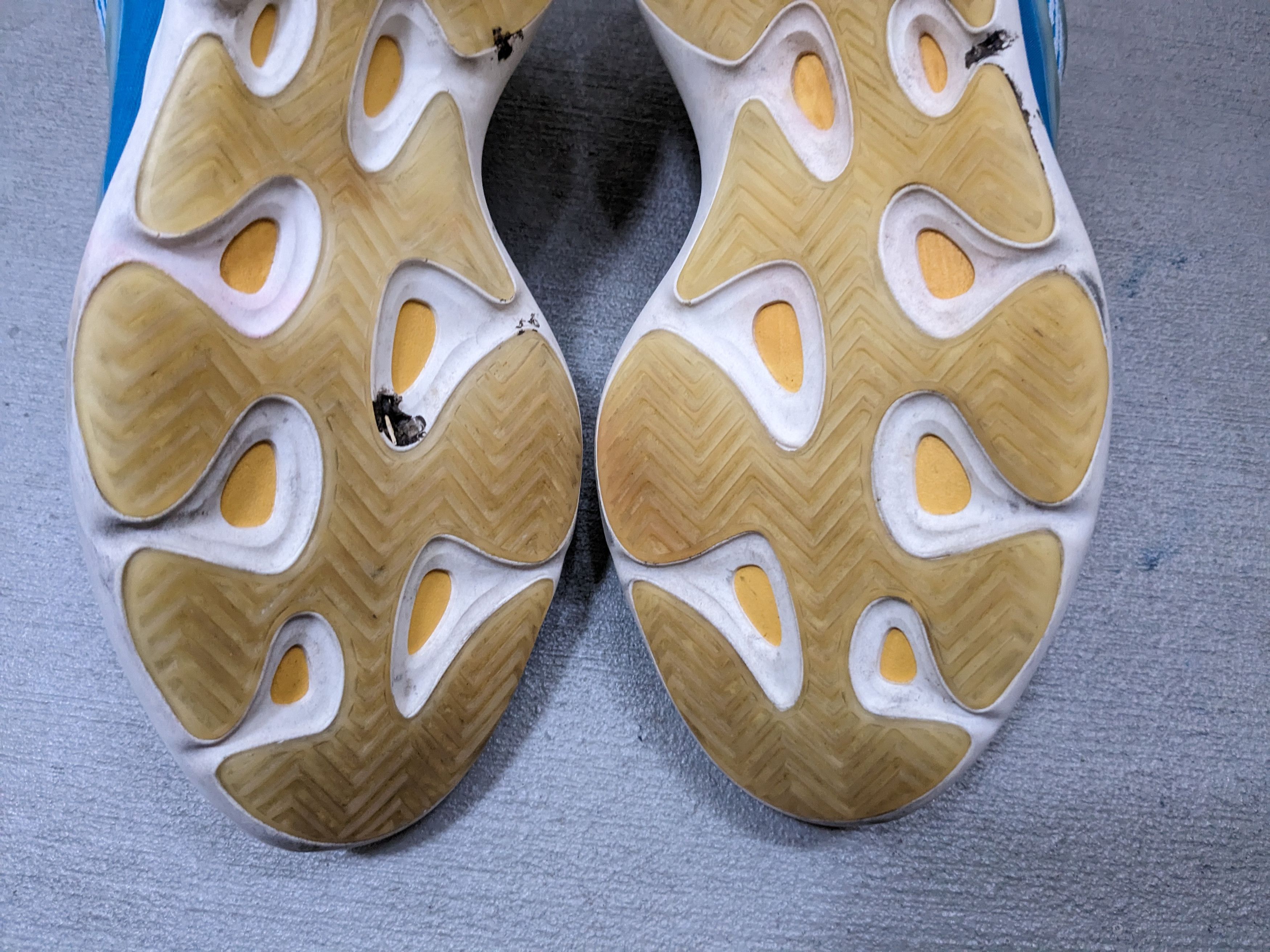 Adidas × Kanye West Adidas Yeezy 700 V3 Arzareth Blue Size 12 White G54850 Size US 12 / EU 45 - 15 Thumbnail