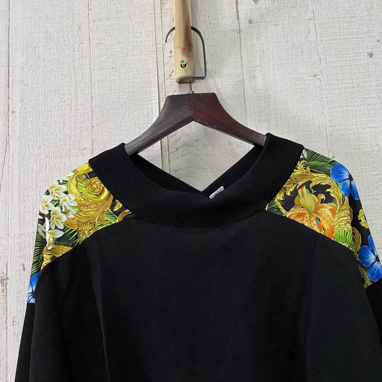 Versace VERSACE floral knit sweater XS S M BNWT Size US M / EU 48-50 / 2 - 3 Thumbnail