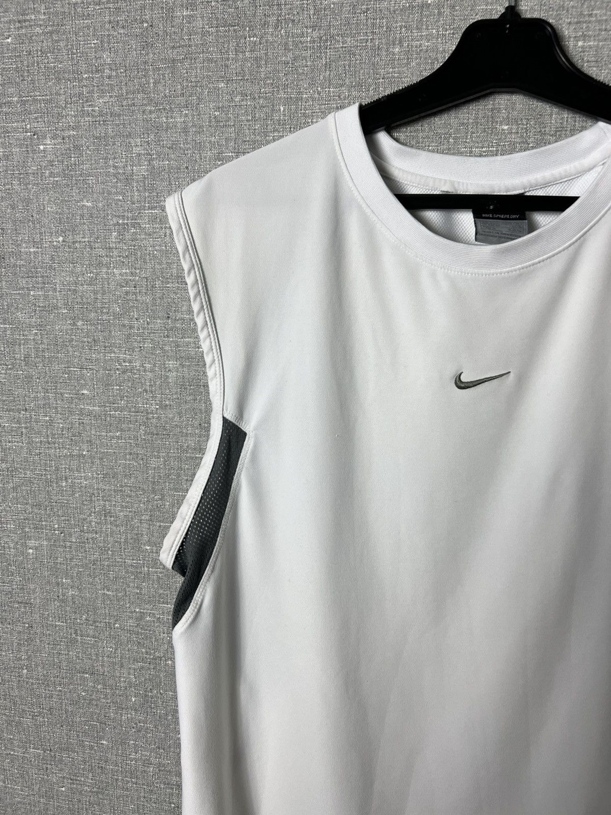 Nike × Vintage Vintage Nike Center Embroidered Logo Sphere Dry Tank Top Size US L / EU 52-54 / 3 - 3 Thumbnail