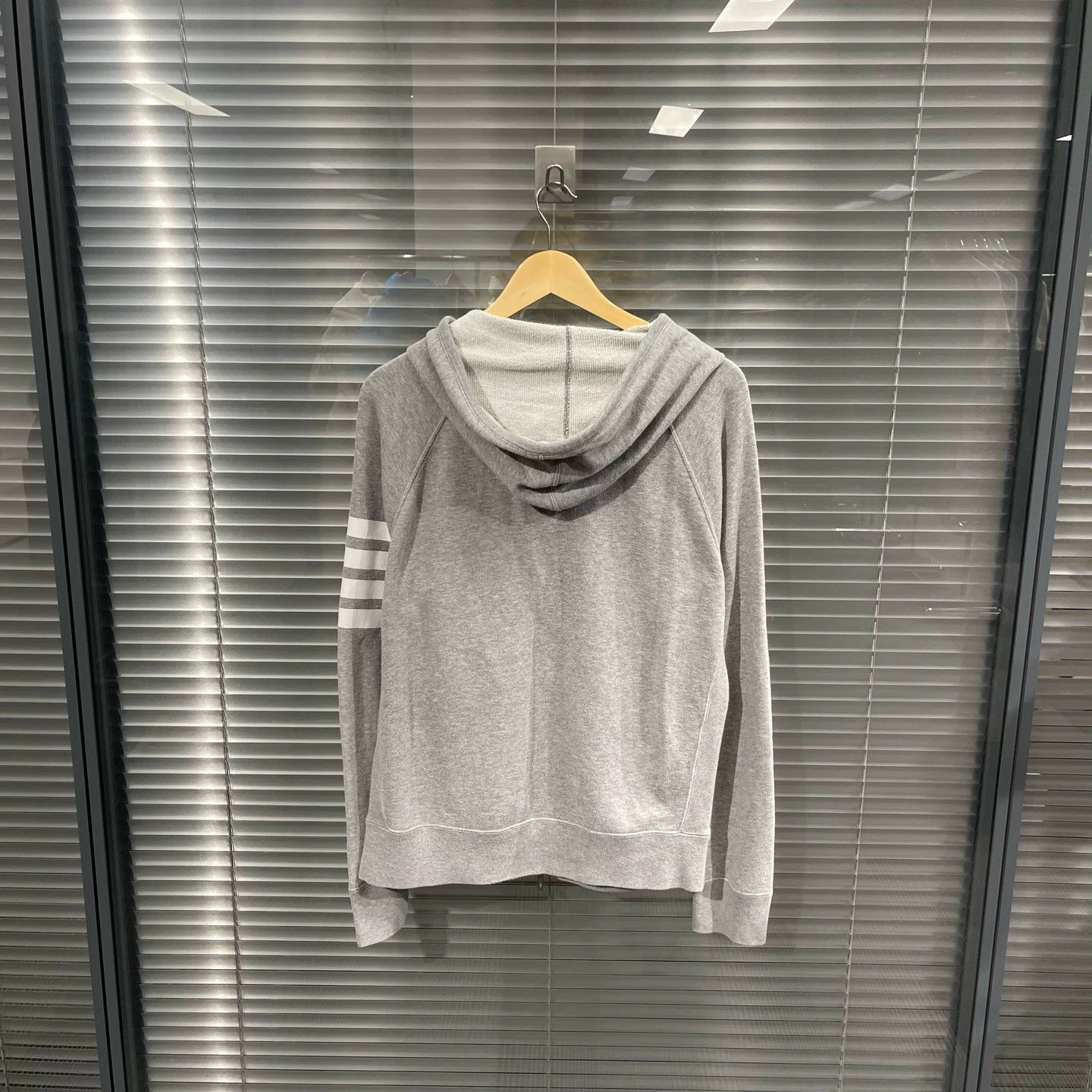 Thom Browne Thom Browne Classic 4-Stripe Zip Hooded Jacket 5 Size US XXL / EU 58 / 5 - 2 Thumbnail