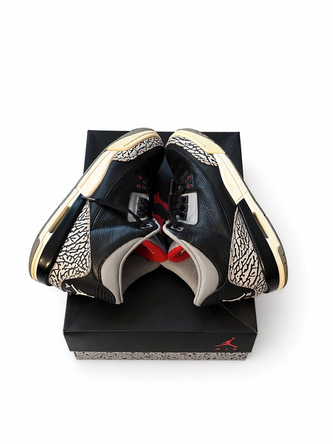 Jordan Brand Jordan 3 Retro Black Cement (2018) (GS) Size US 7 / IT 37 - 3 Thumbnail