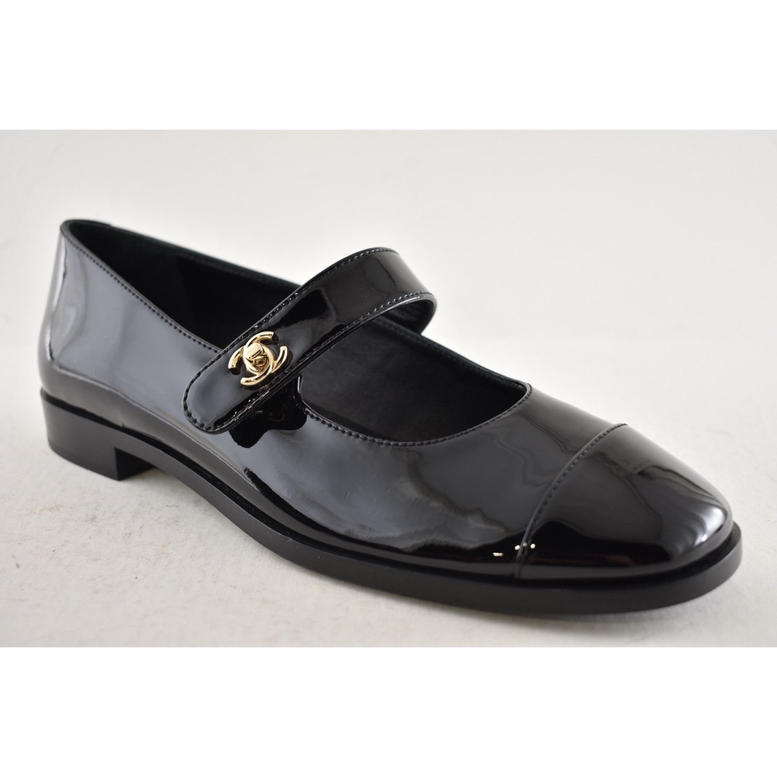 Chanel Chanel Black Patent Turnlock CC Mary Jane Ballet Flat 36 Size US 6 / IT 36 - 5 Thumbnail